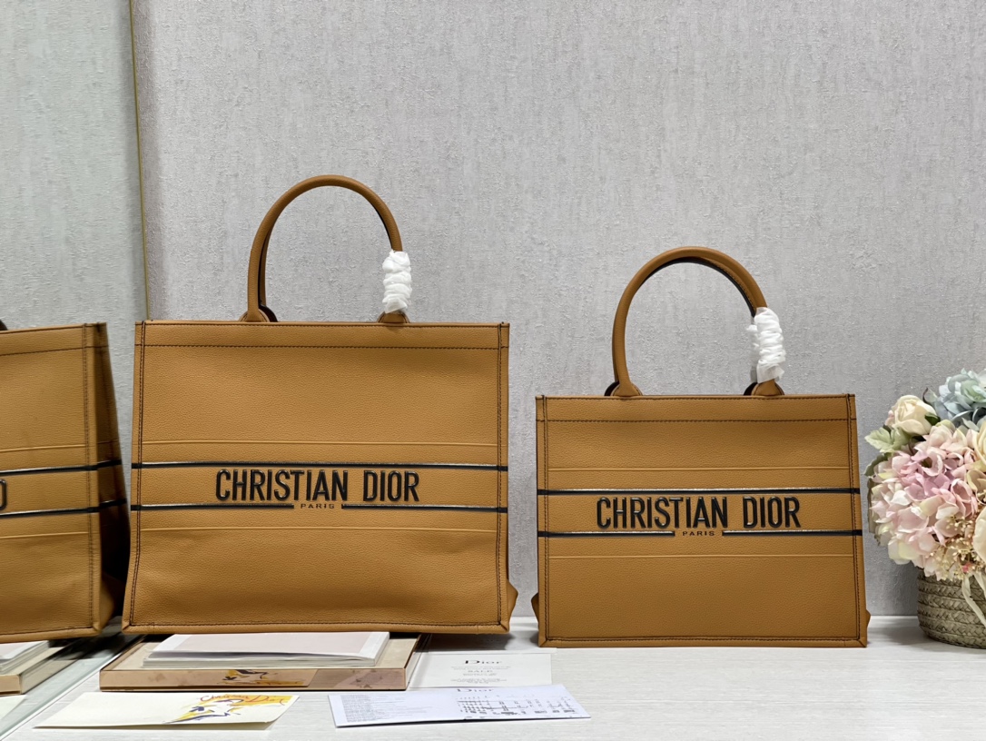 D*or book tote