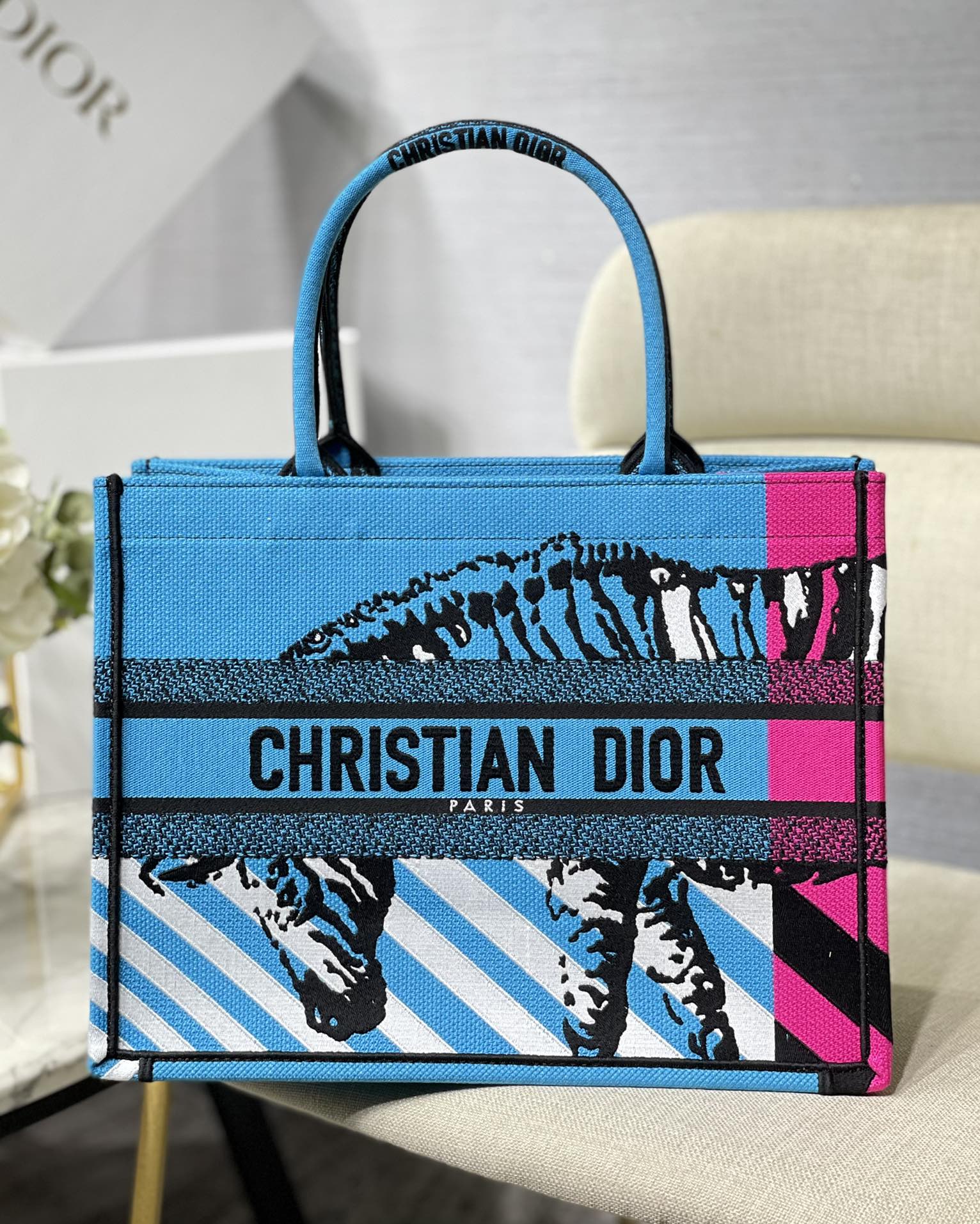 D*or small book tote-36.5cm