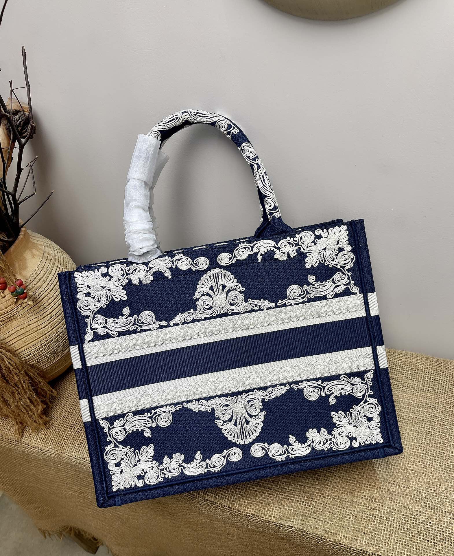 D*or small book tote-36.5cm