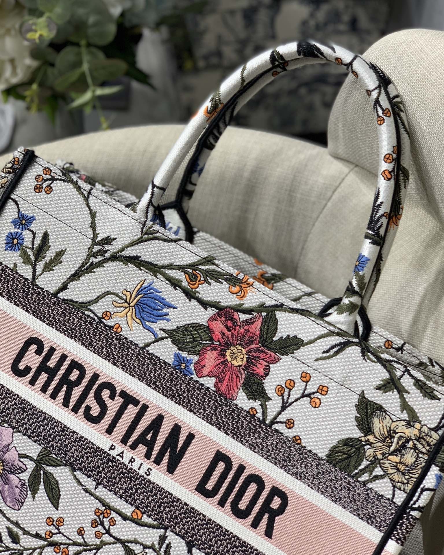 D*or small book tote-36.5cm