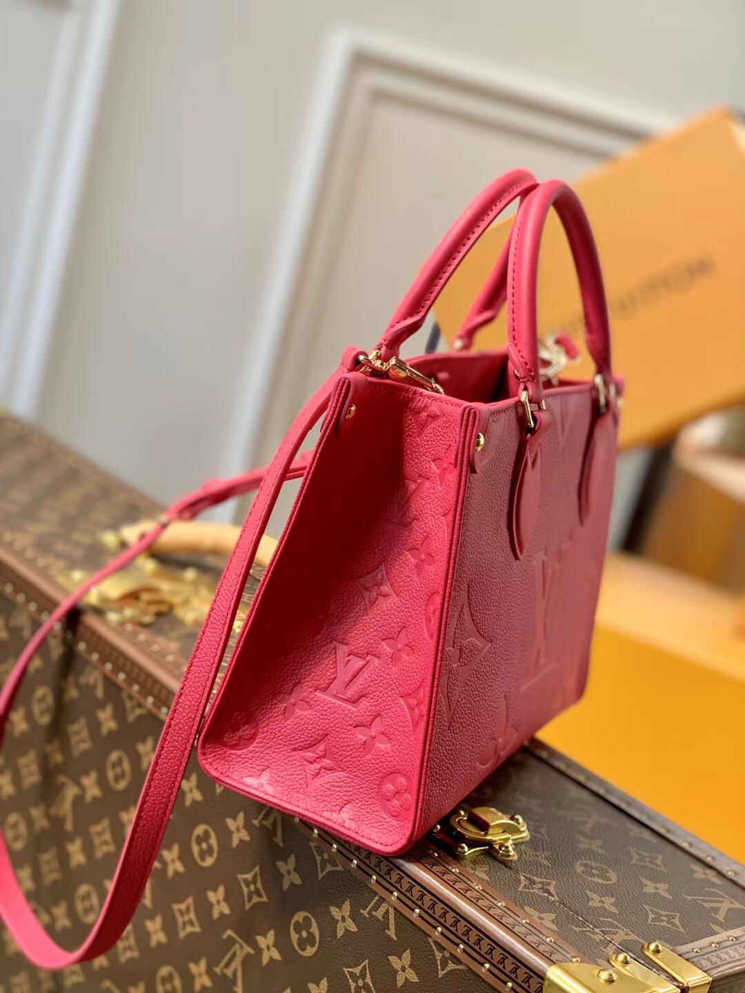 l0*is V*t0n onthego handbag-28*11*19cm