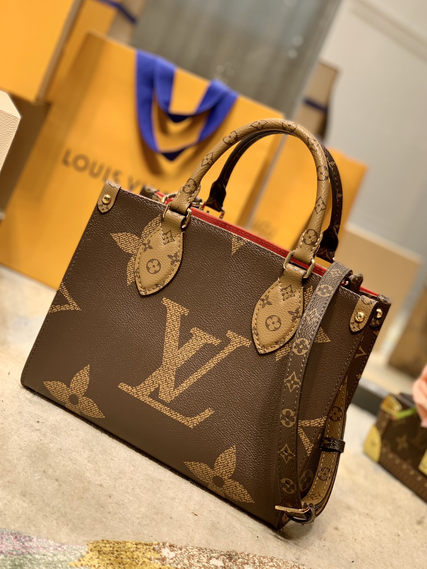 l0*is V*t0n mini onthego handbag-25*19*11.5cm