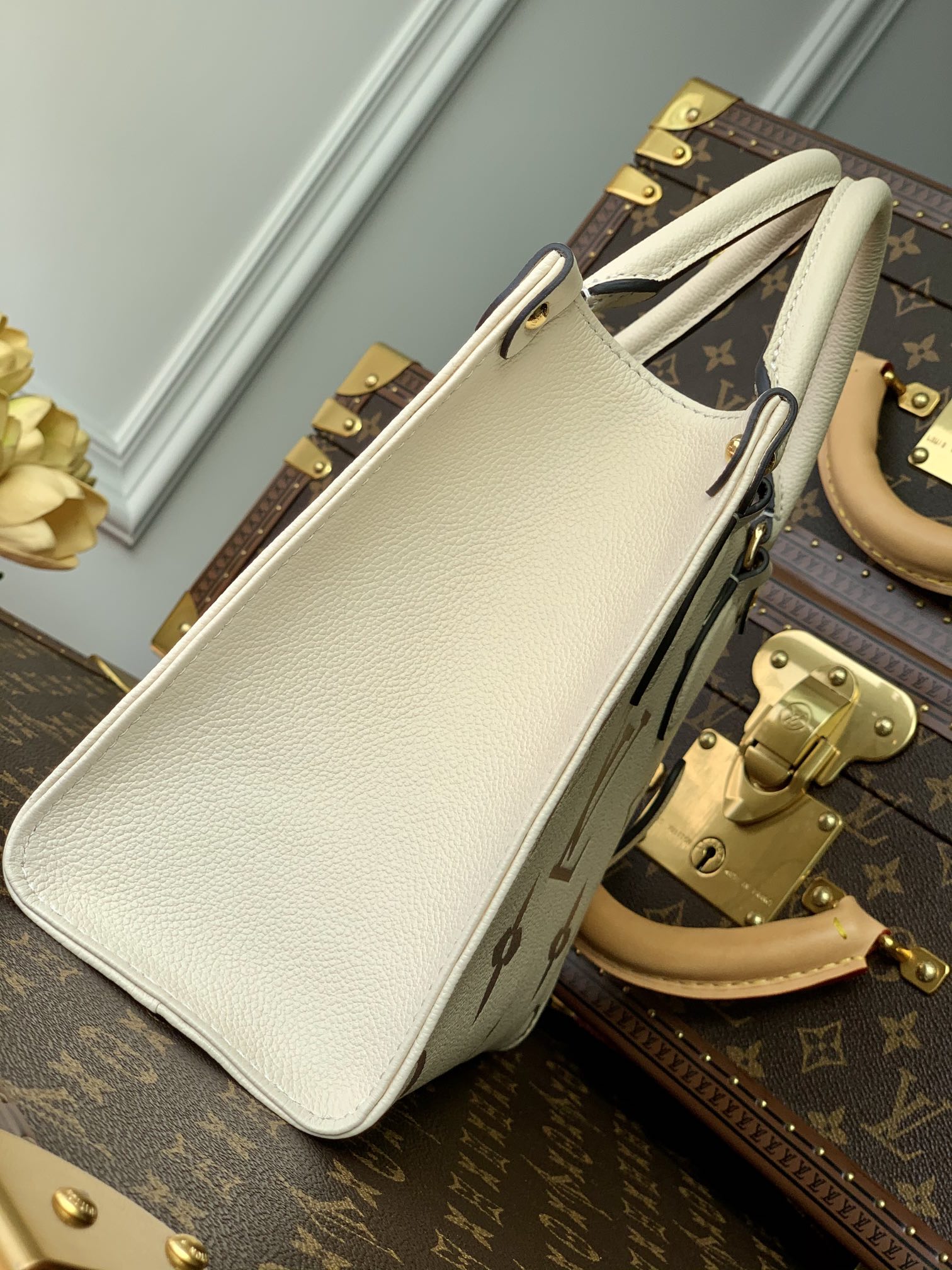 l0*is V*t0n onthego handbag-28*11*19cm