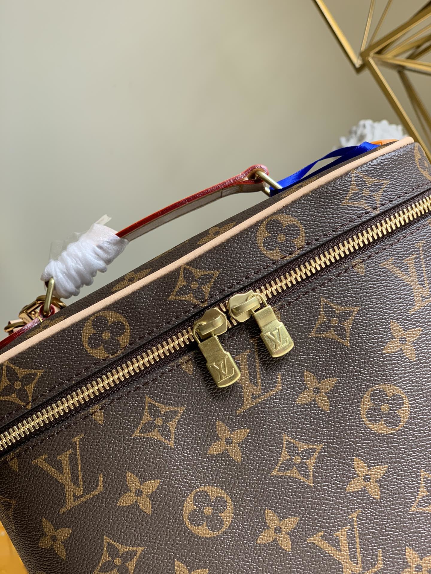 l0*is V*t0n cosmetic bag