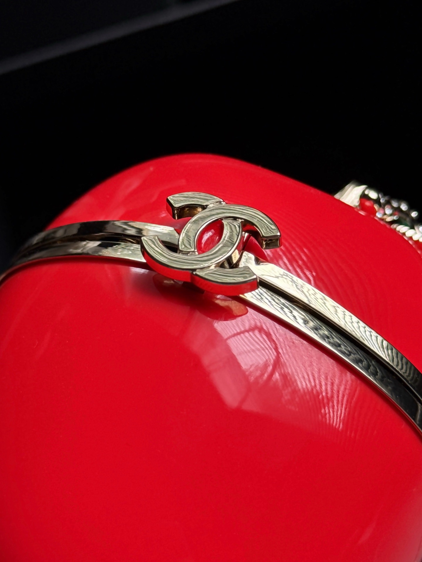 Ch@nel Apple Minaudiere, Laquered Metal, Enamel & Gold-Tone-16*10*10M