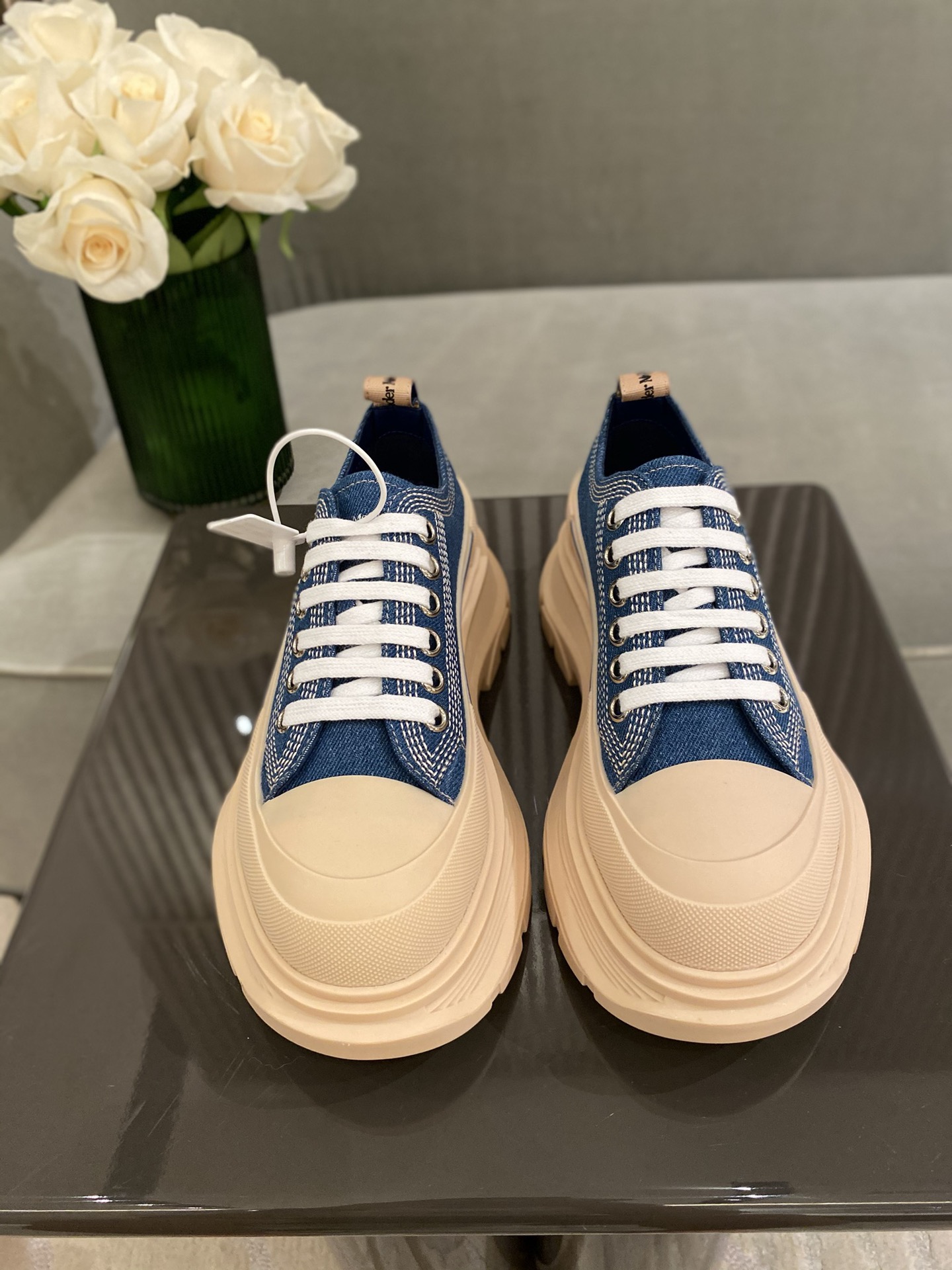 A1exa*der m*q*en sports shoes