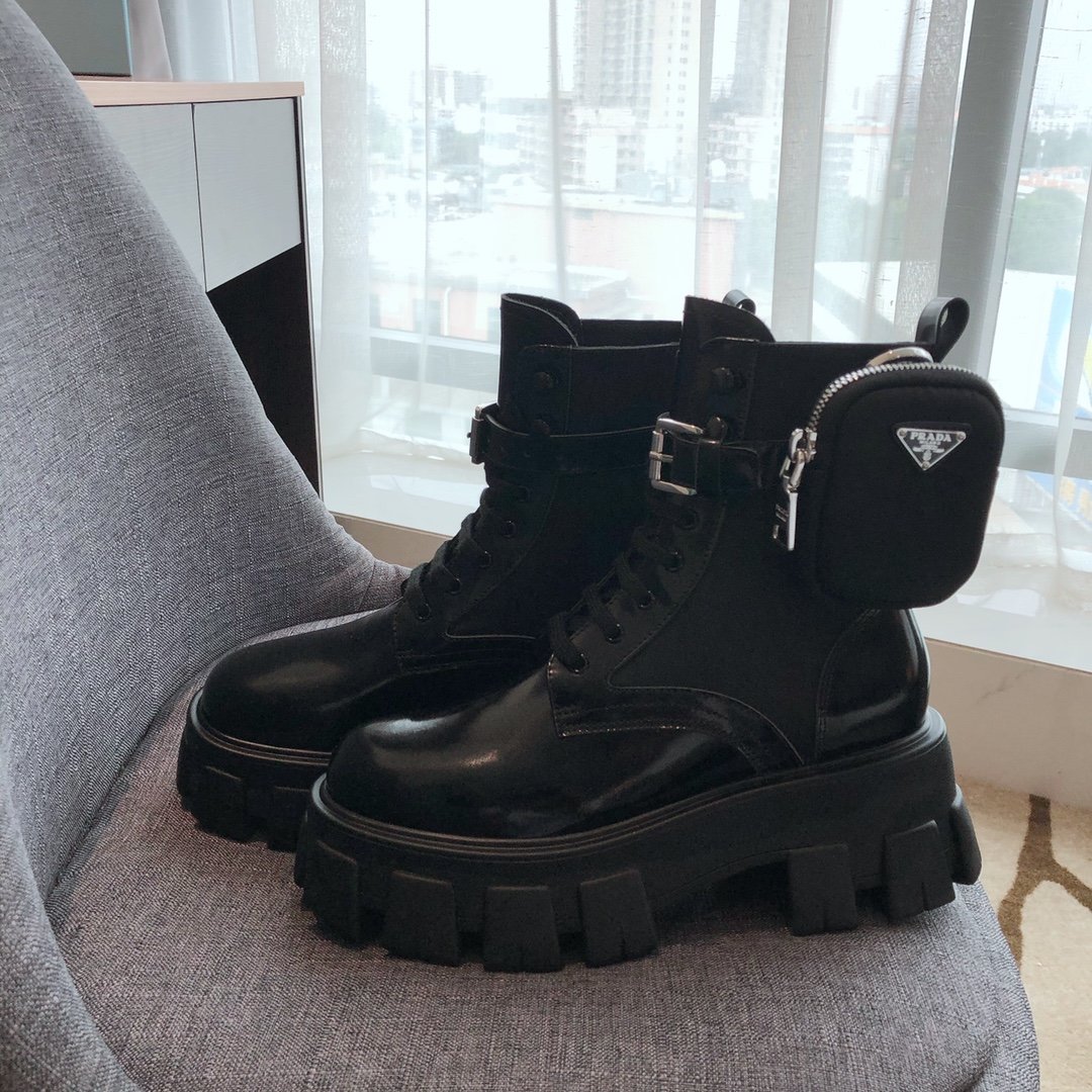 Pra*a 2020ss boots(shiny version)