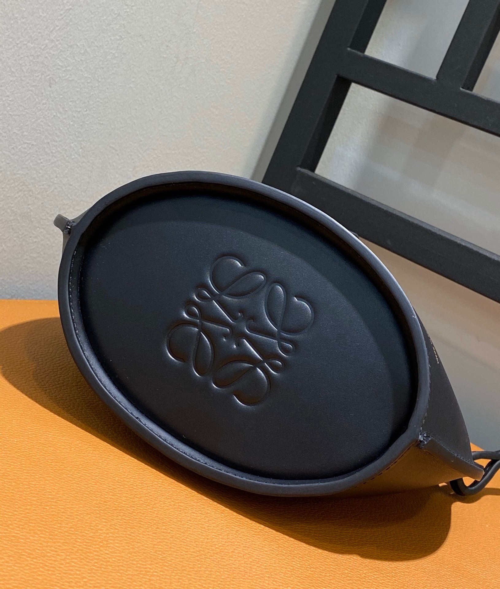 L0ew* moulded bucket bag-24*16*12cm