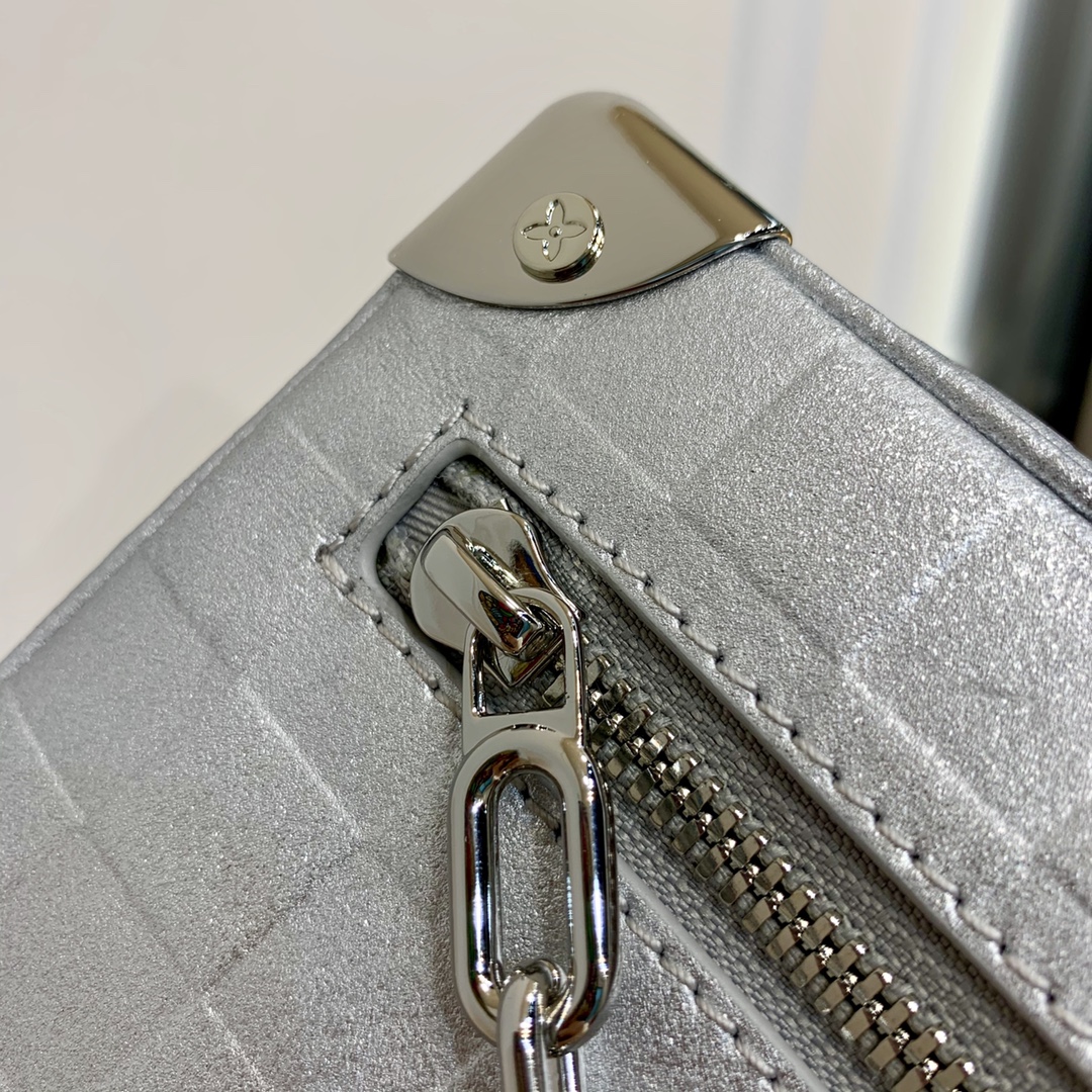 l0*is V*t0n mini soft trunk-m59726 -18*13*8m