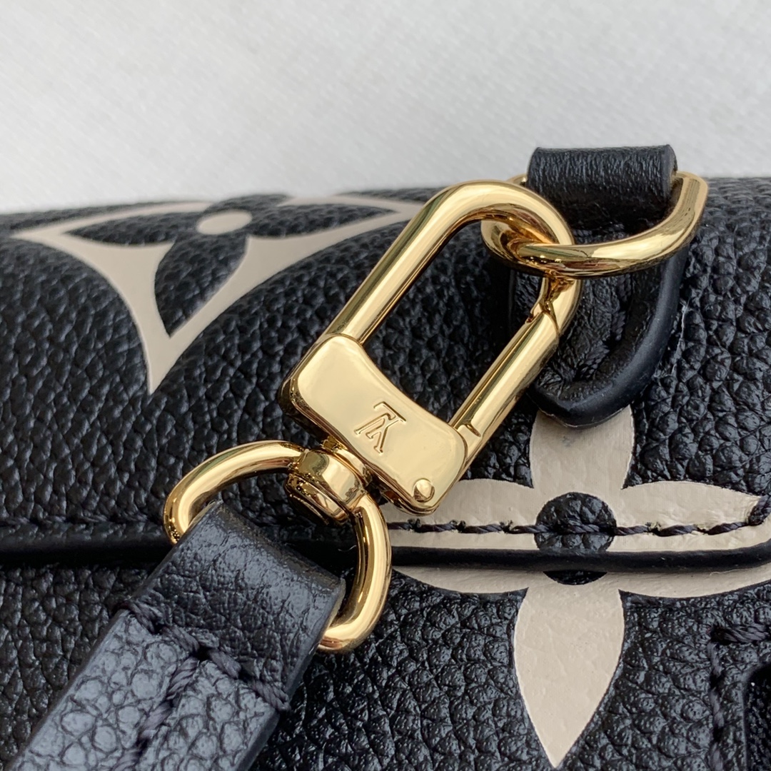 l0*is V*t0n by the pool backpack m80738-13*19*8cm
