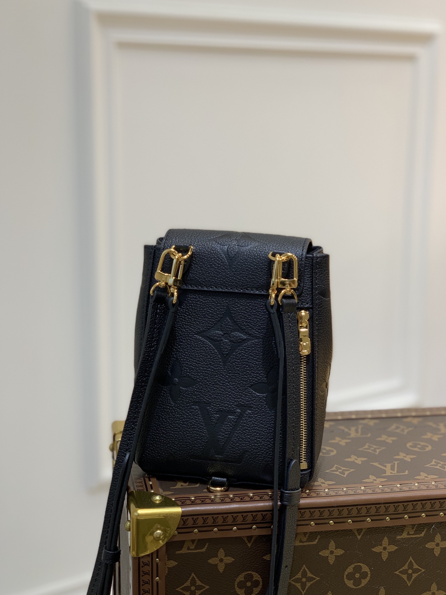 l0*is V*t0n by the pool backpack m80738-13*19*8cm