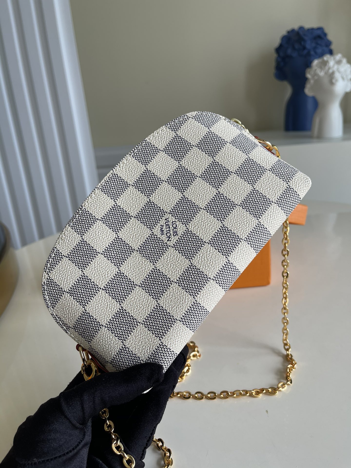 l0*is V*t0n cosmetic bag-17*12*6cm
