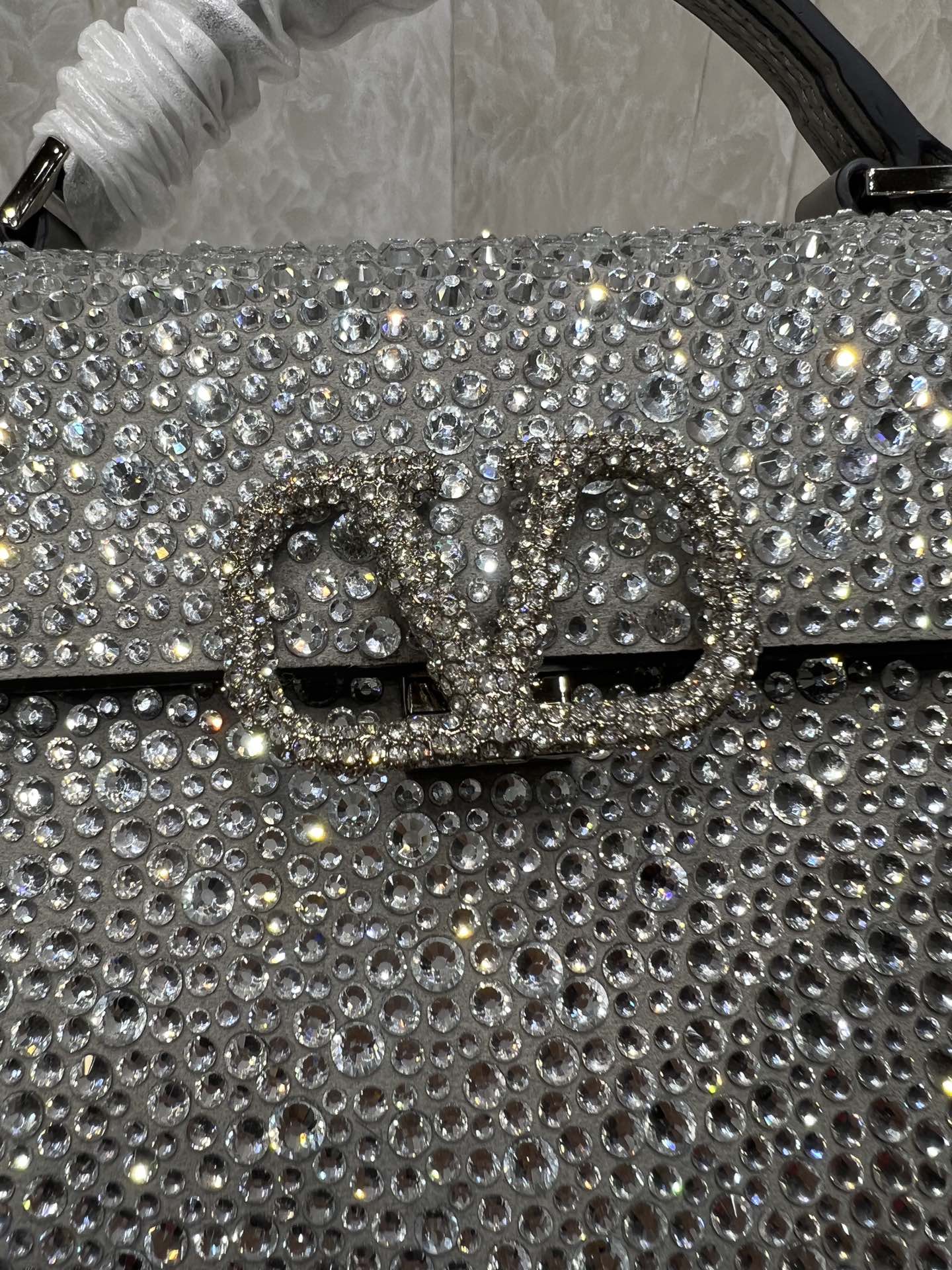 Va1e*ntin0 vlogo signature chain bag-19*13*9cm