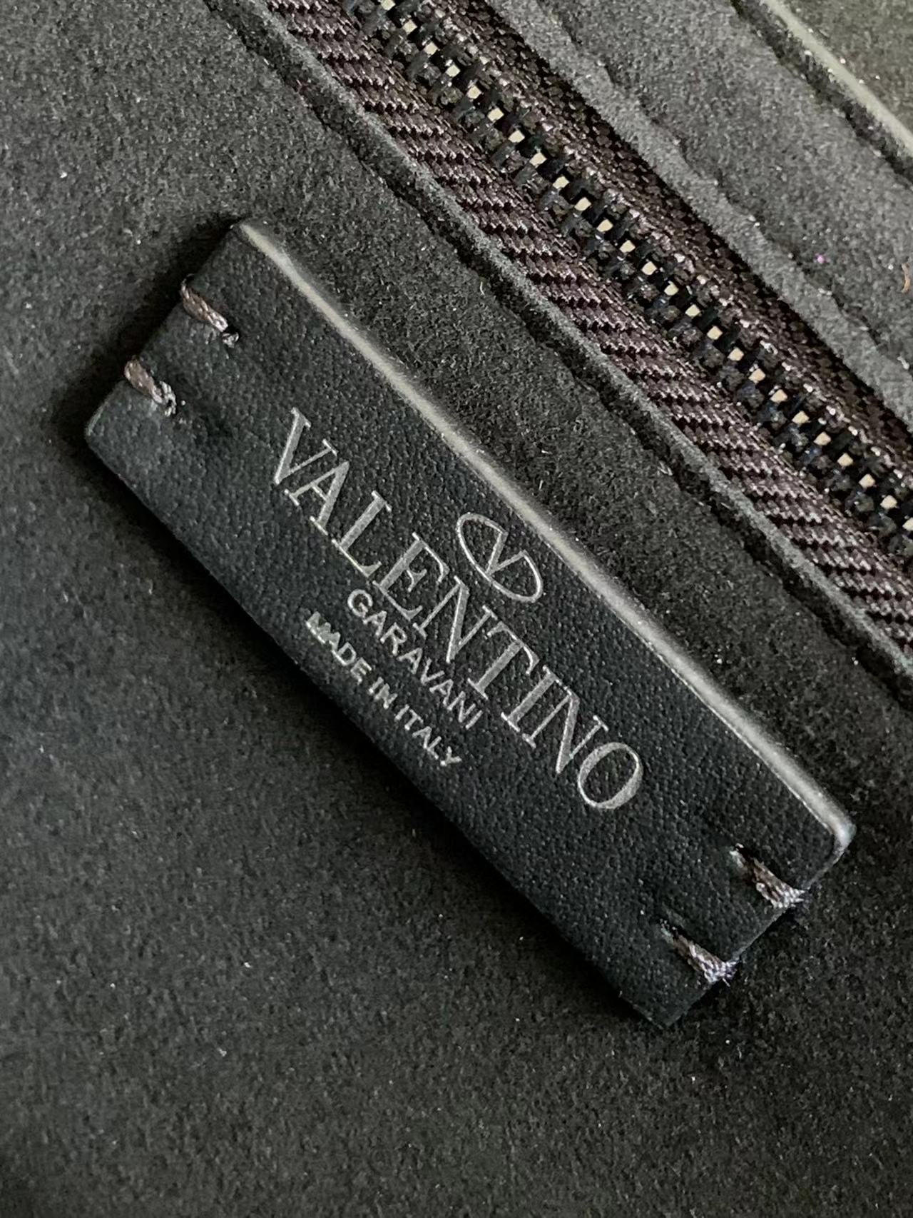 Va1e*ntin0 roman stud the soulder bag in nappa with chain-26x16x8cm