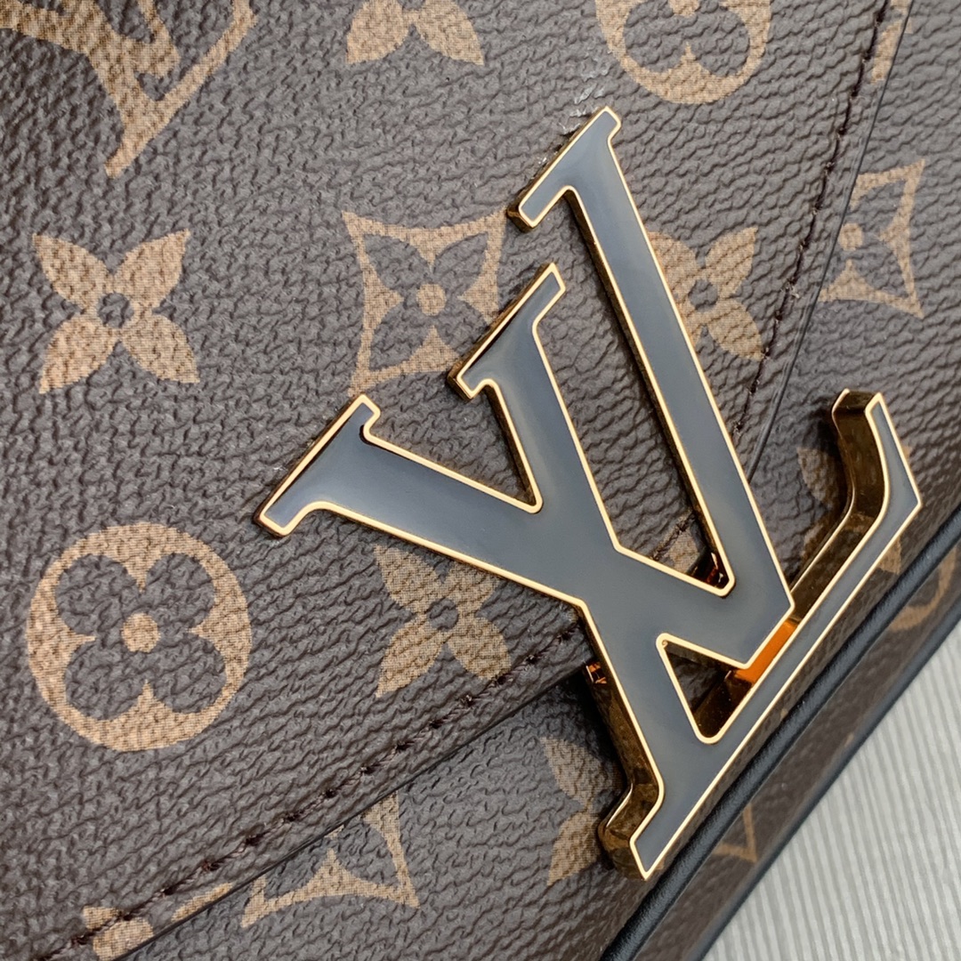 l0*is V*t0n compact chain bag m45592 -22*17*10cm