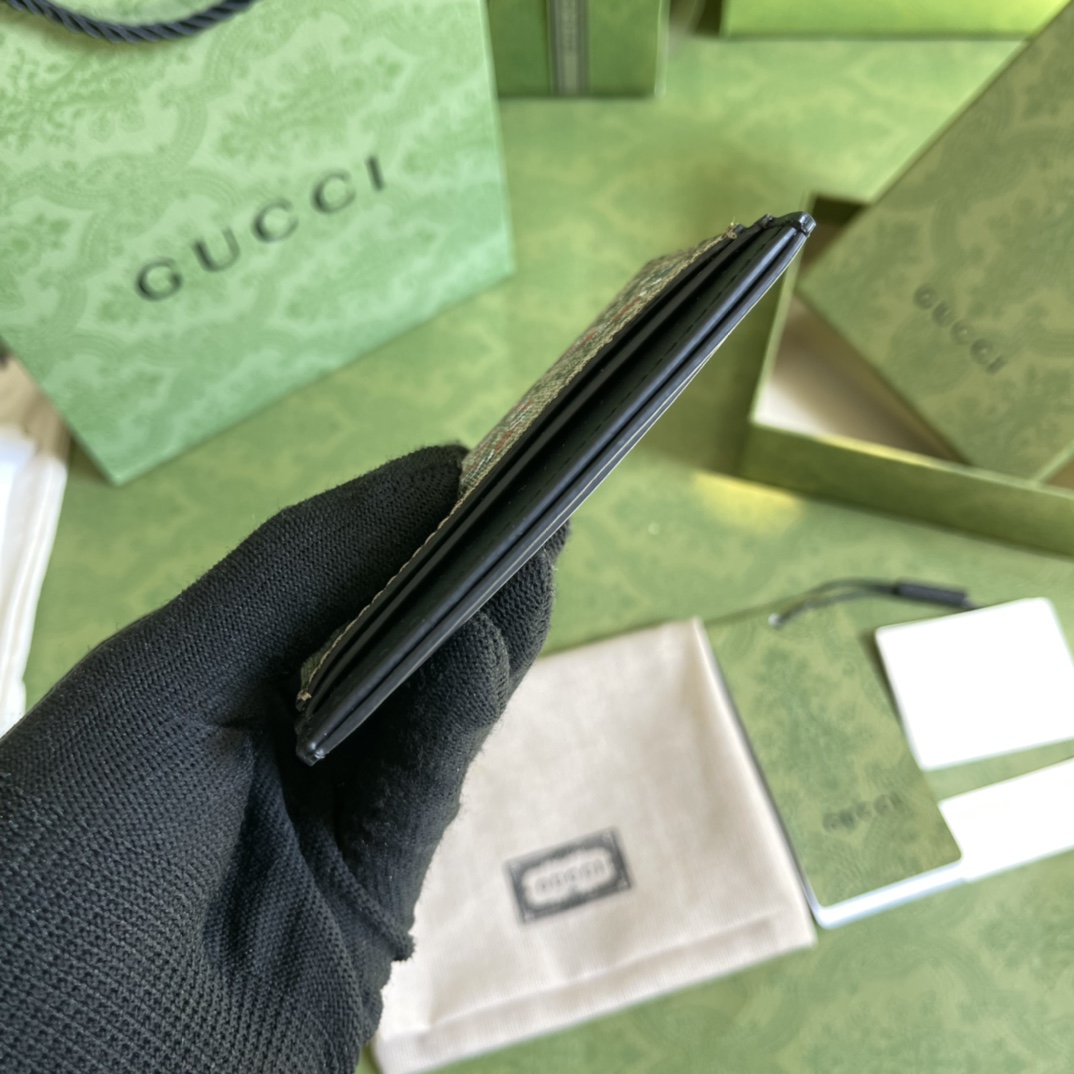 G*u*i wallet-10*7.5cm