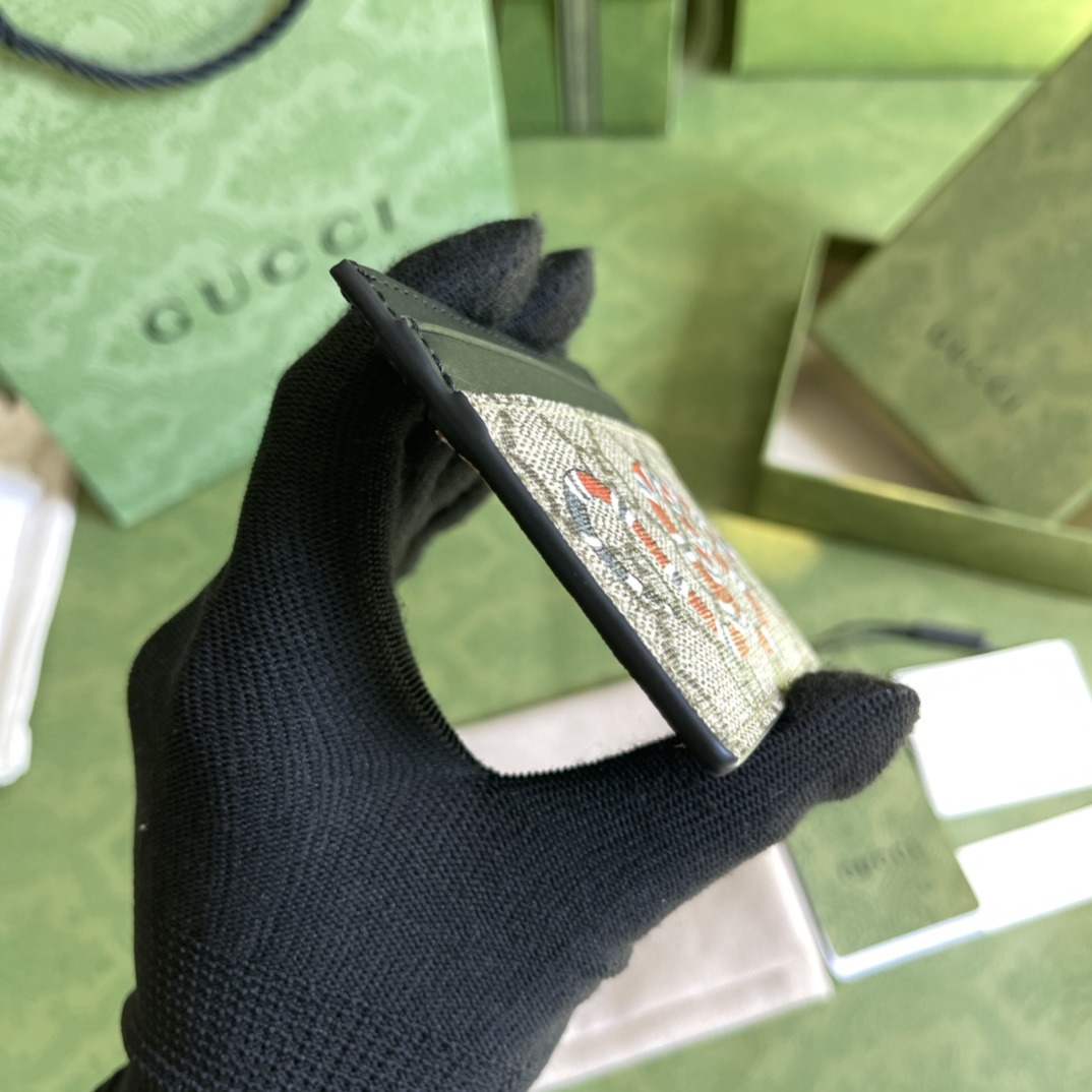 G*u*i wallet-10*7.5cm