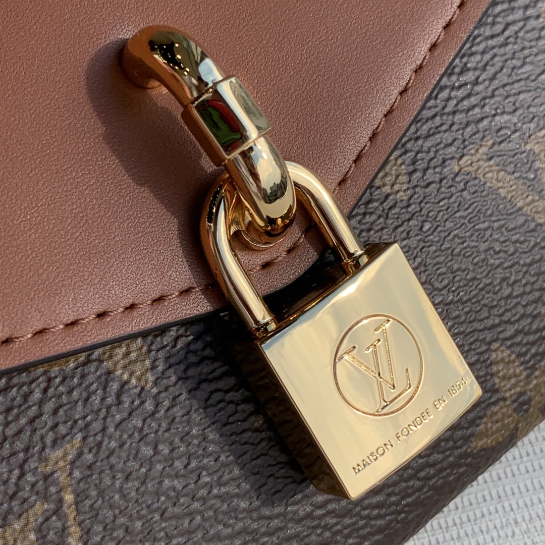 l0*is V*t0n padlock on strap-19x11×3cm