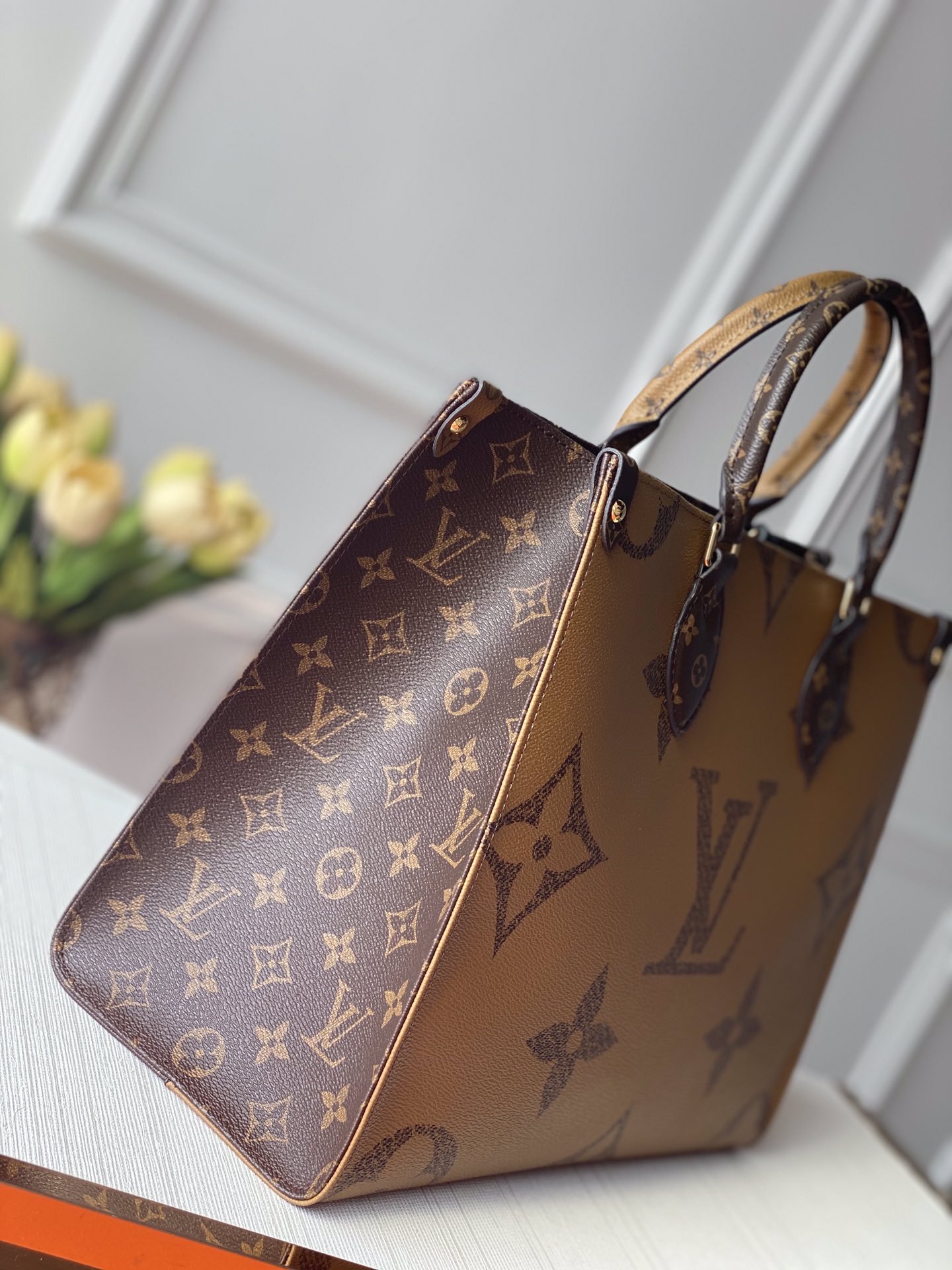 l0*is V*t0n small onthego handbag-35*28*15cm(black strap)