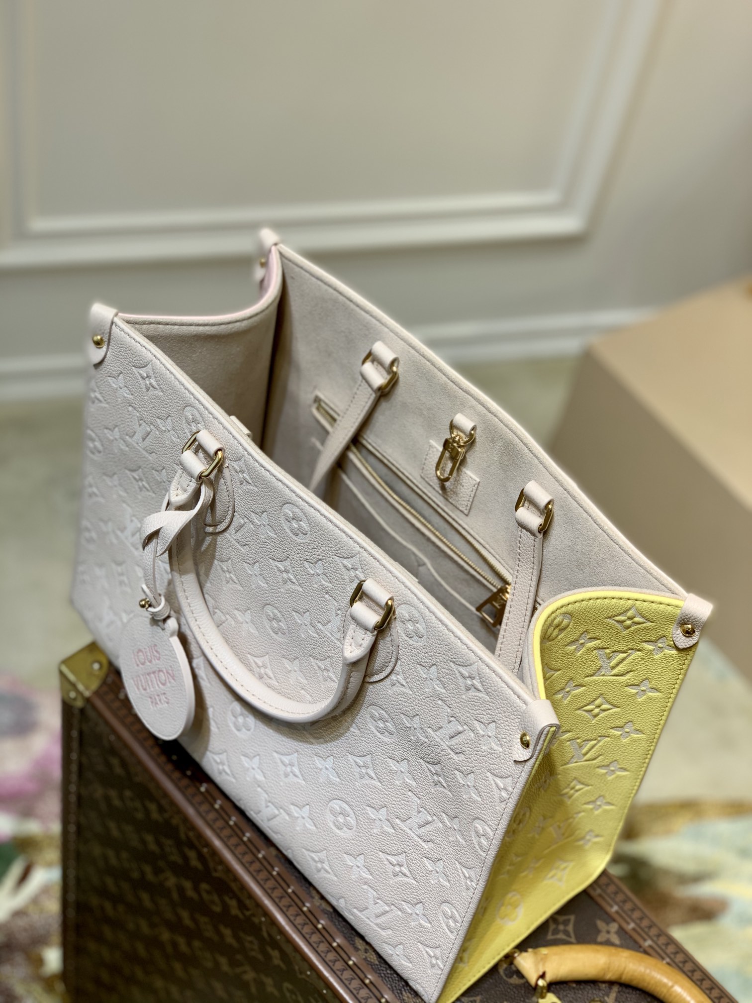 l0*is V*t0n spring in the city onthego handbag-35*27*14cm