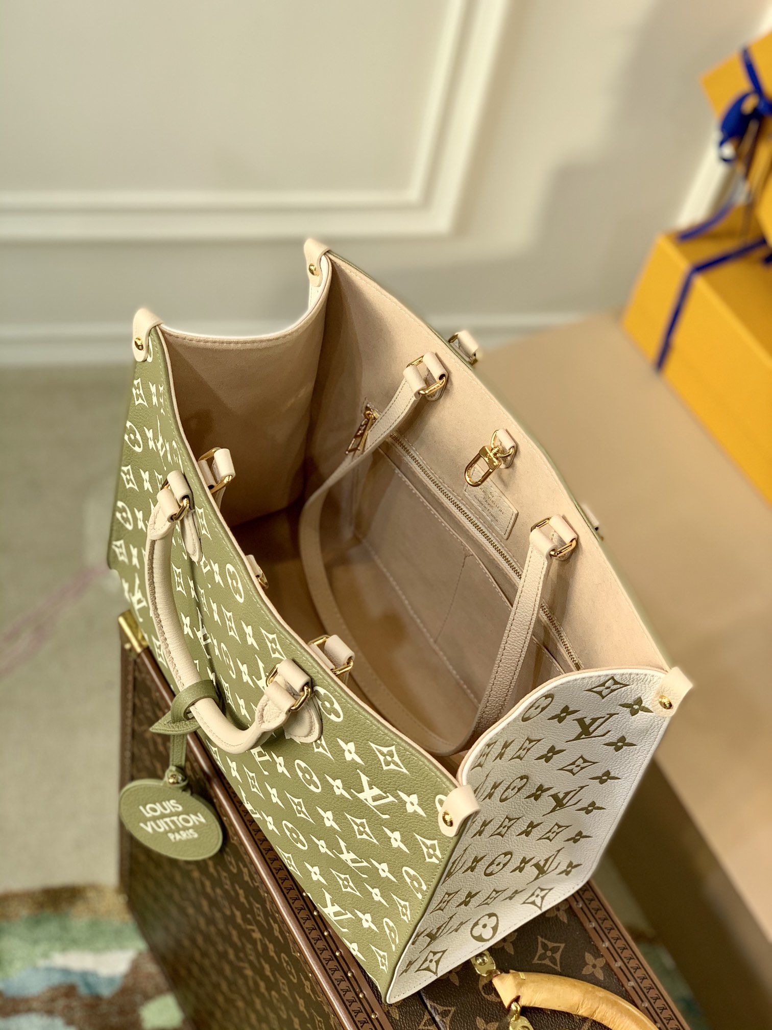 l0*is V*t0n spring in the city onthego handbag-35*27*14cm