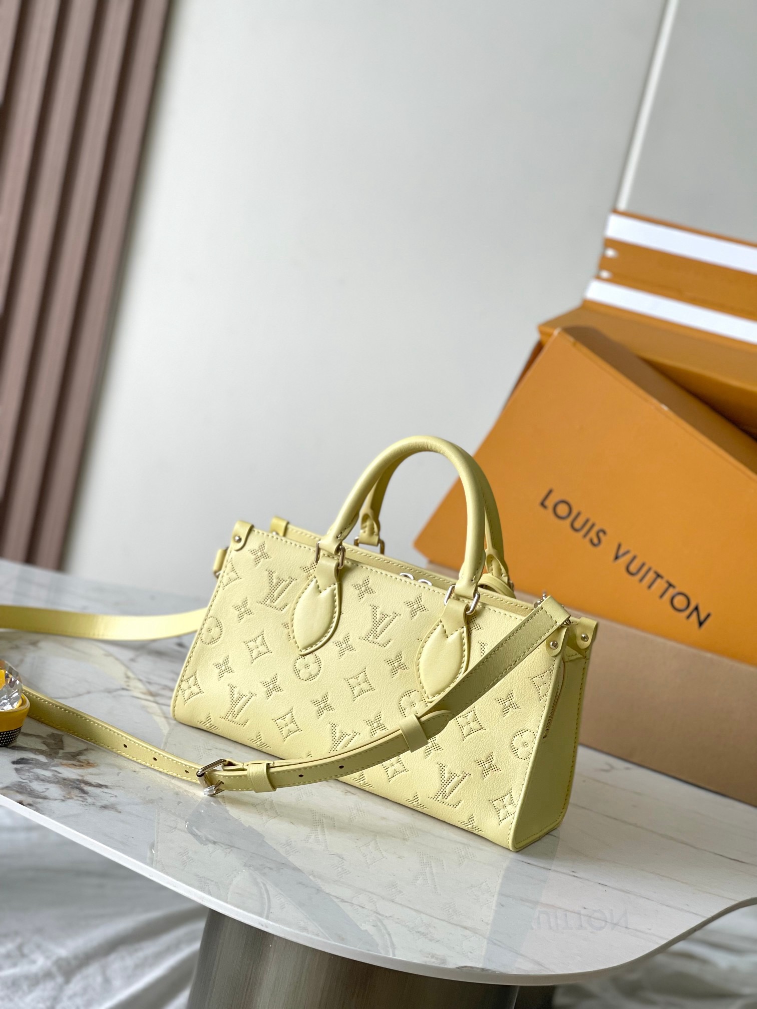l0vis Vvtt0n onthego east west handbag-m23640-25*13*10cm