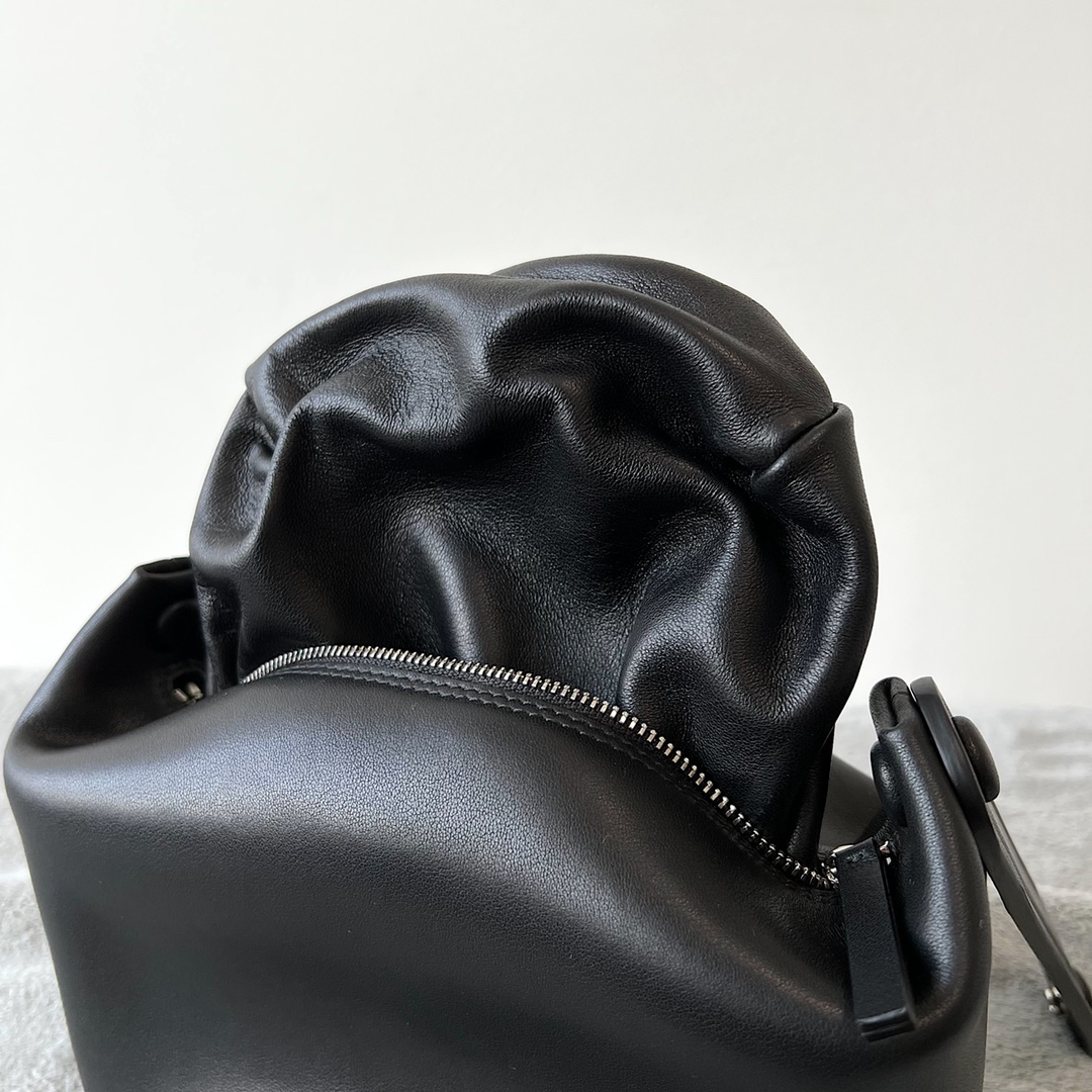 b0tte*a Ven*ta t*e r0w bag-18*13*14cm