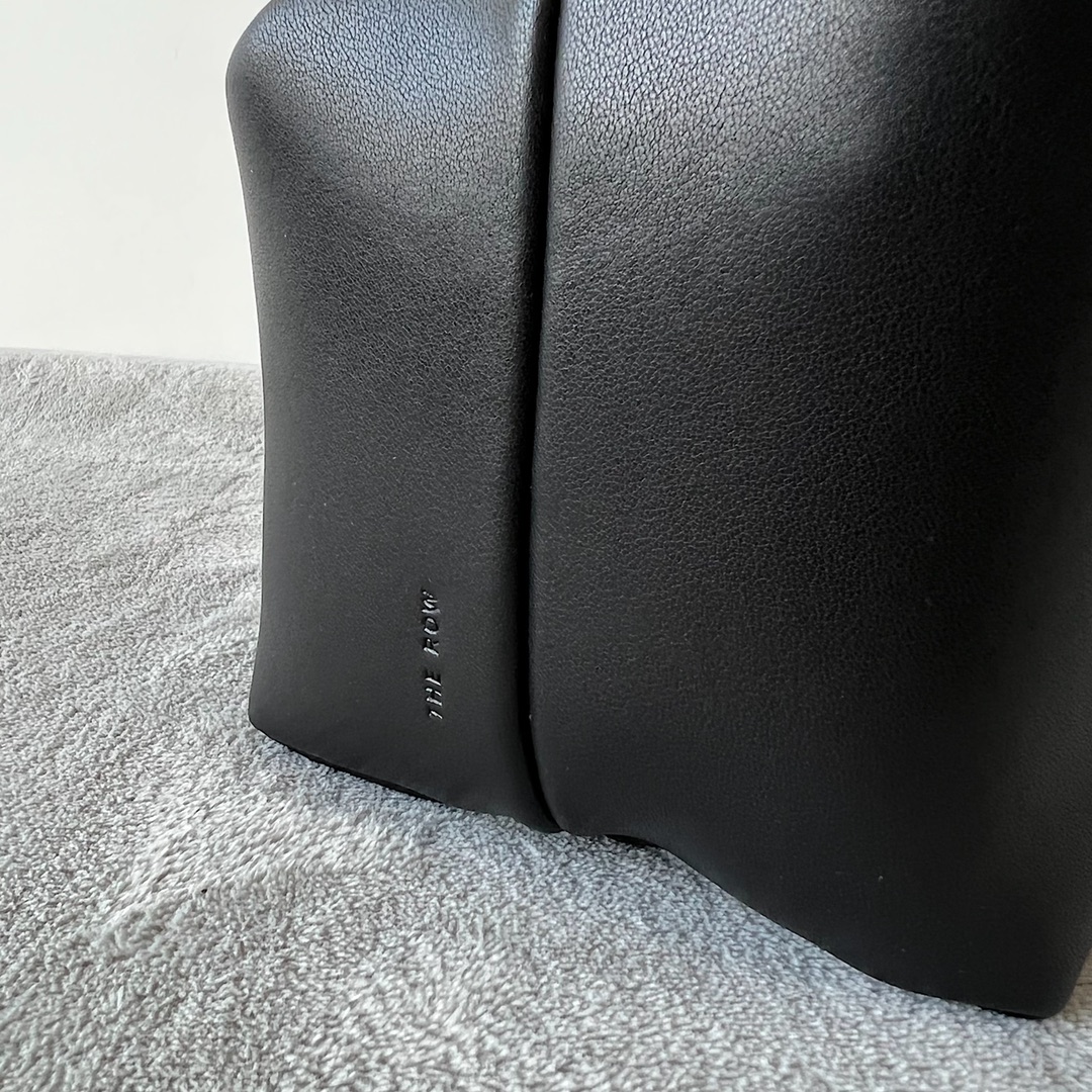 b0tte*a Ven*ta t*e r0w bag-18*13*14cm
