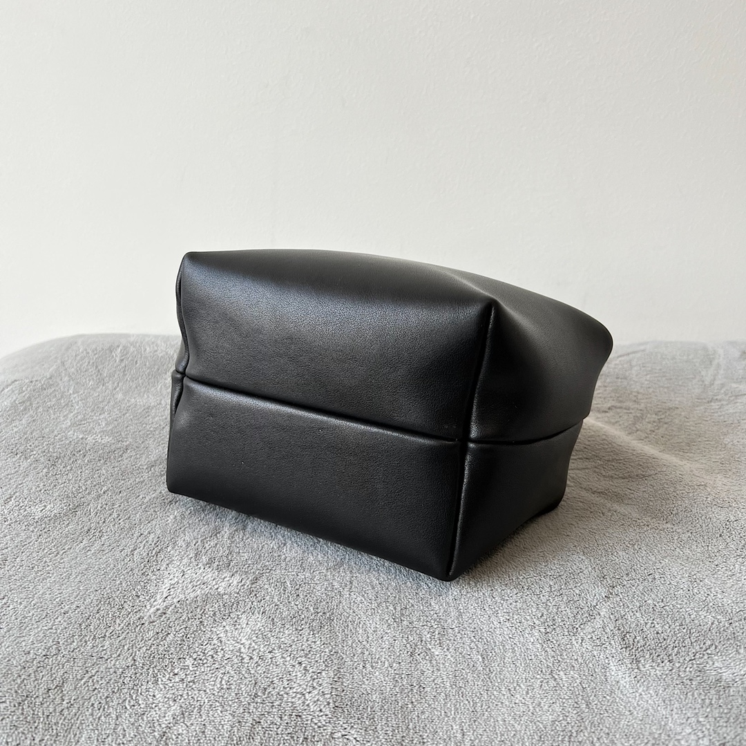 b0tte*a Ven*ta t*e r0w bag-18*13*14cm