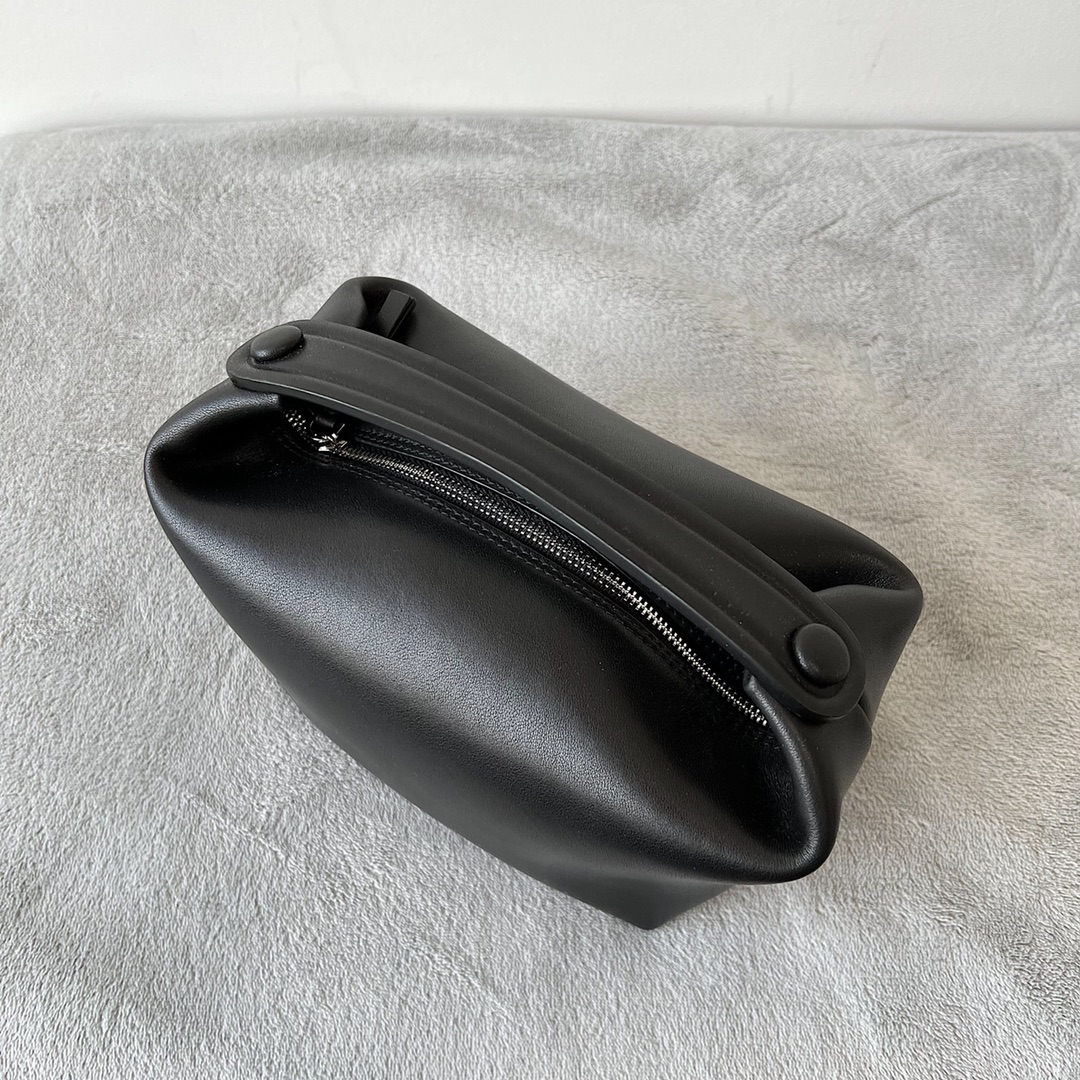 b0tte*a Ven*ta t*e r0w bag-18*13*14cm