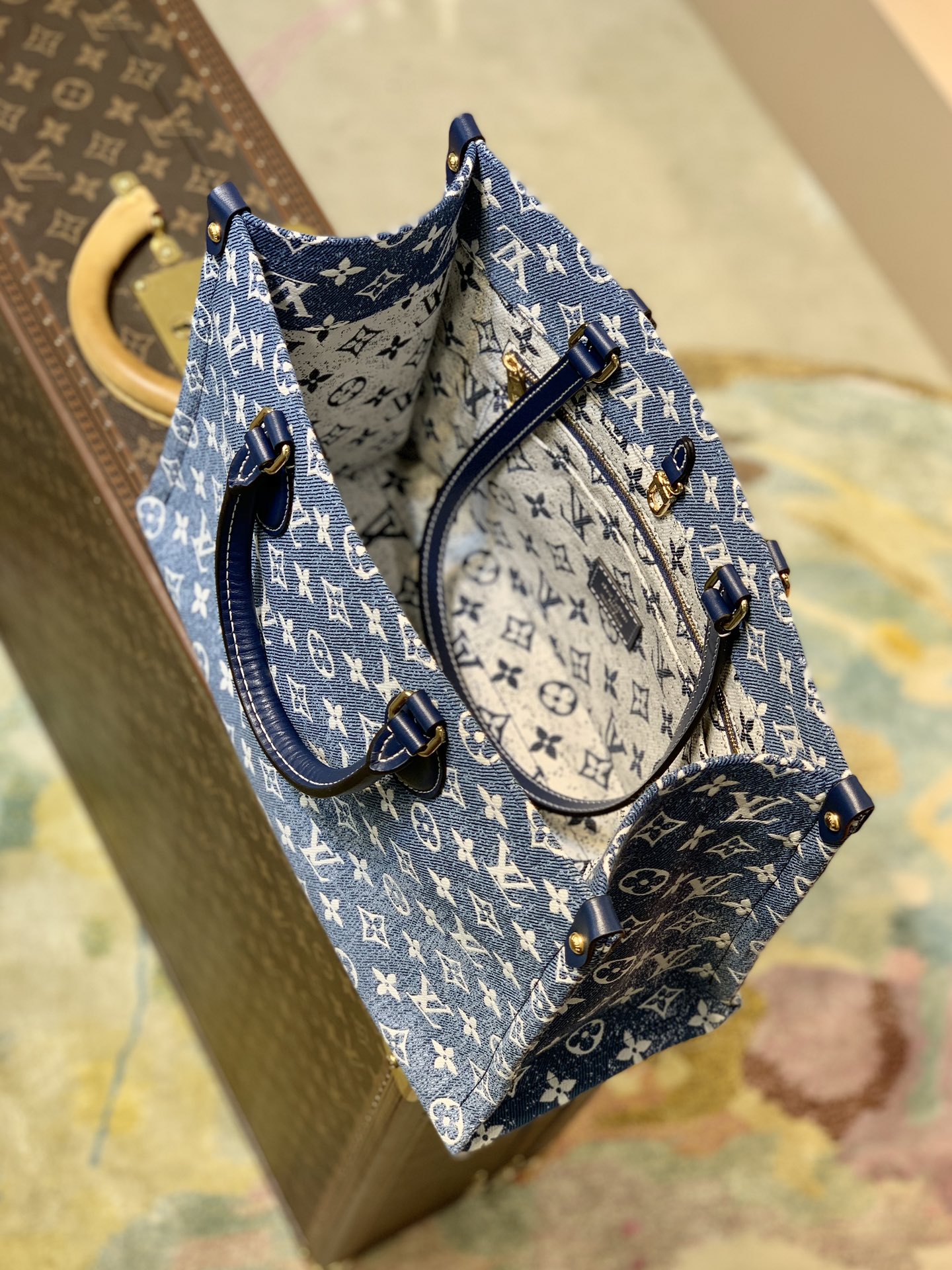 l0*is V*t0n onthego handbag-35*27*14cm