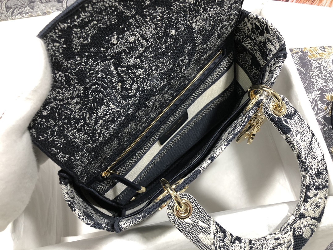 lady D*or bag-24*20*11cm