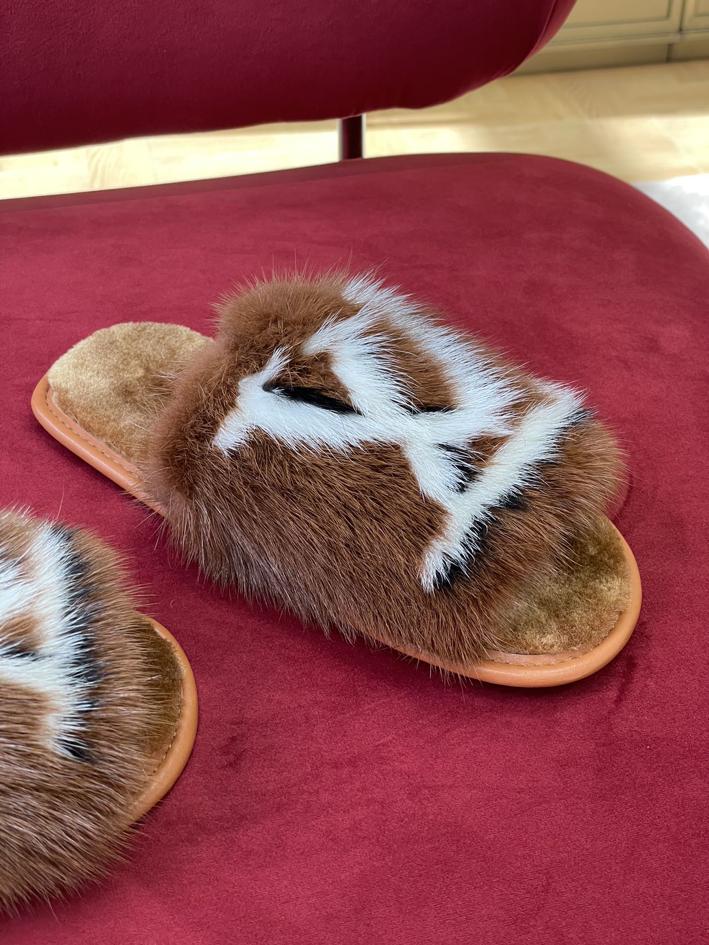 l0*is V*t0n sandals