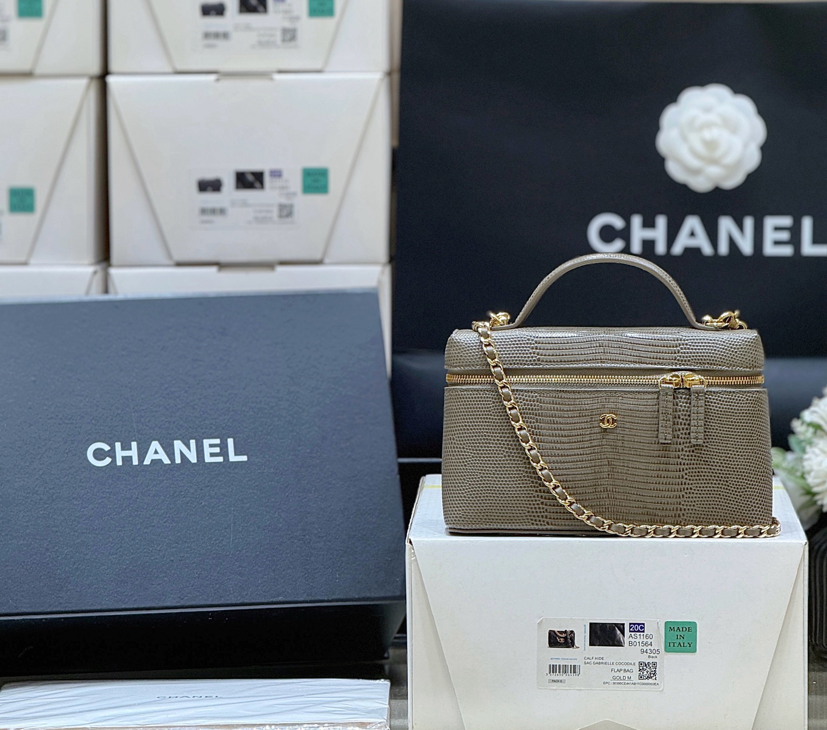 Chan*el Top Handle Long Vanity Case with Chain-23CM