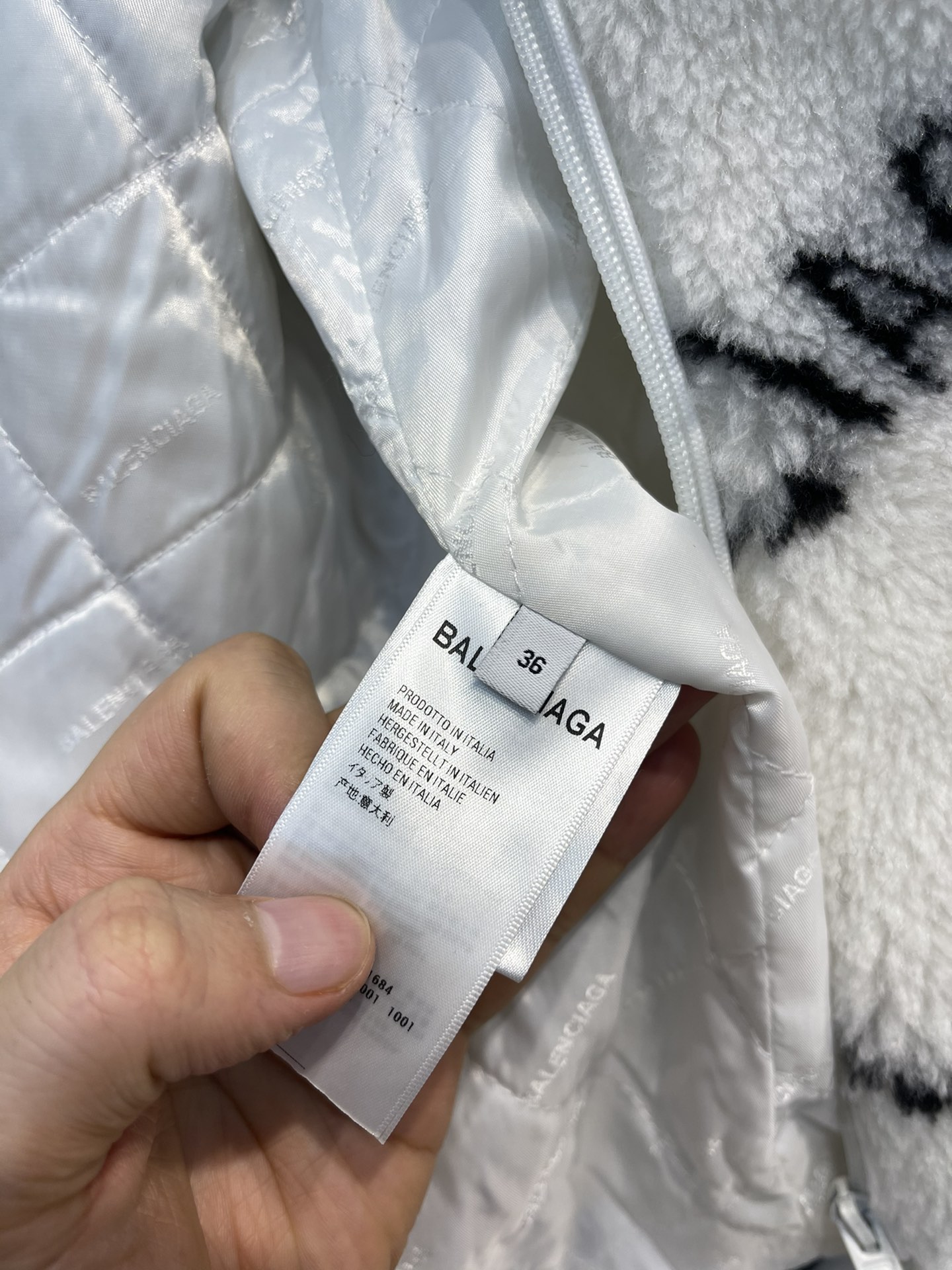 Ba*len*cia*ga fleece