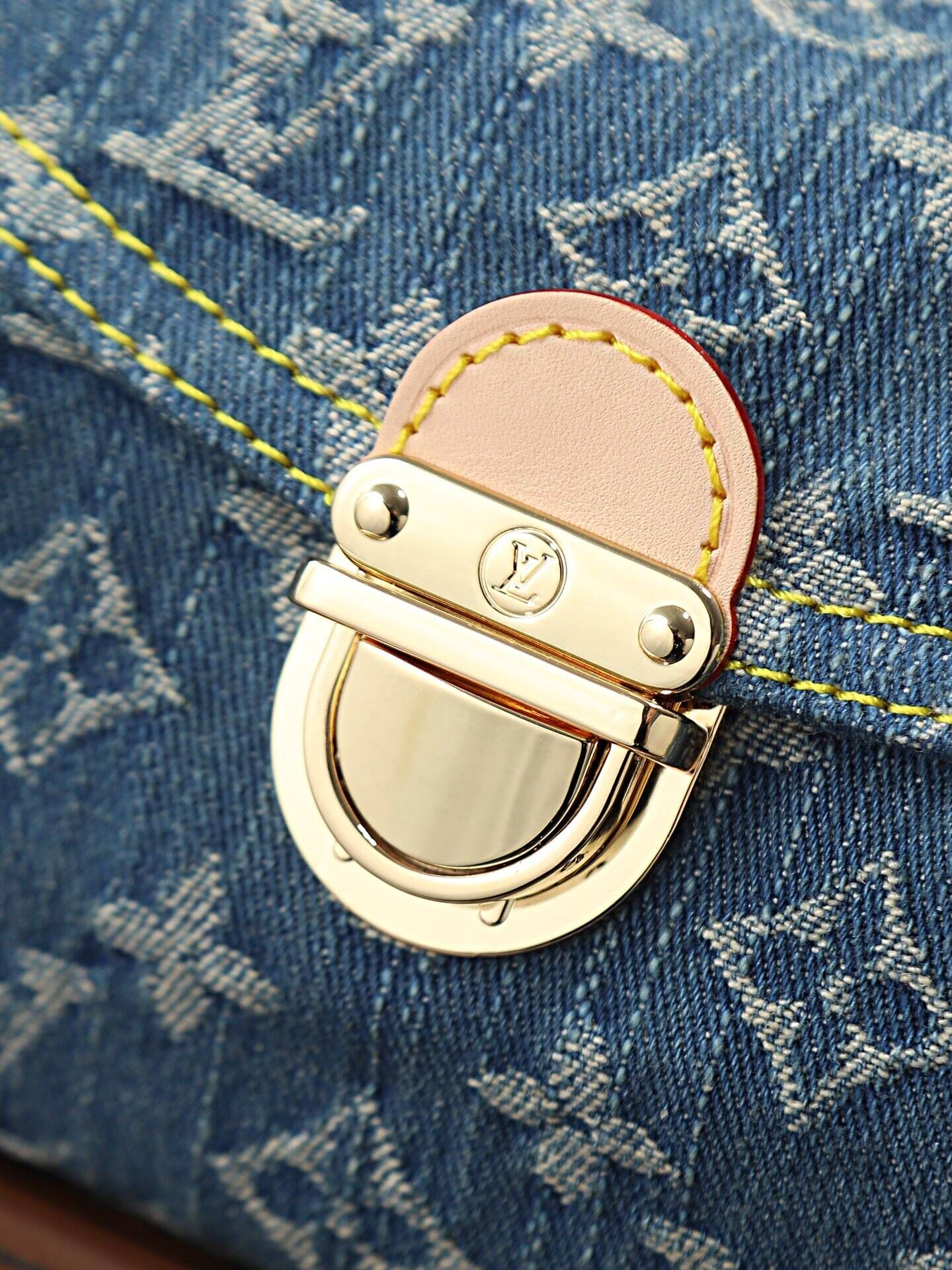 Loui*s Vvtt0n LV Monogram Pleaty Mini-26 x 15 x 9CM