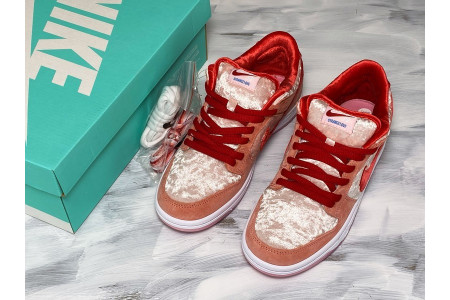 NIKE SB DUNK LOW STRANGELOVE SKATEBOARDS CT2552-800