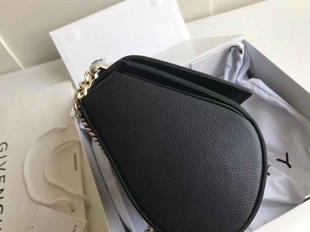 g1uenchy P*nd0ra bag-18cm