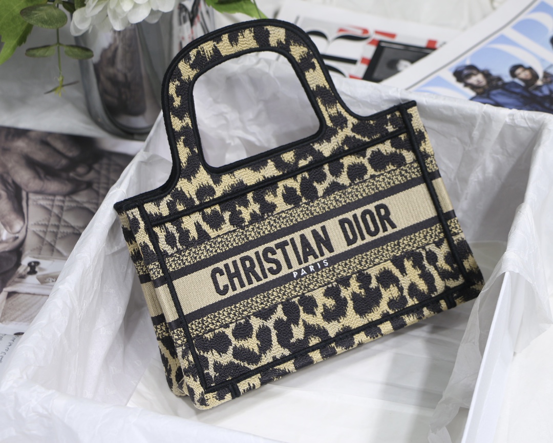 D*or mini book tote-23*17*7cm