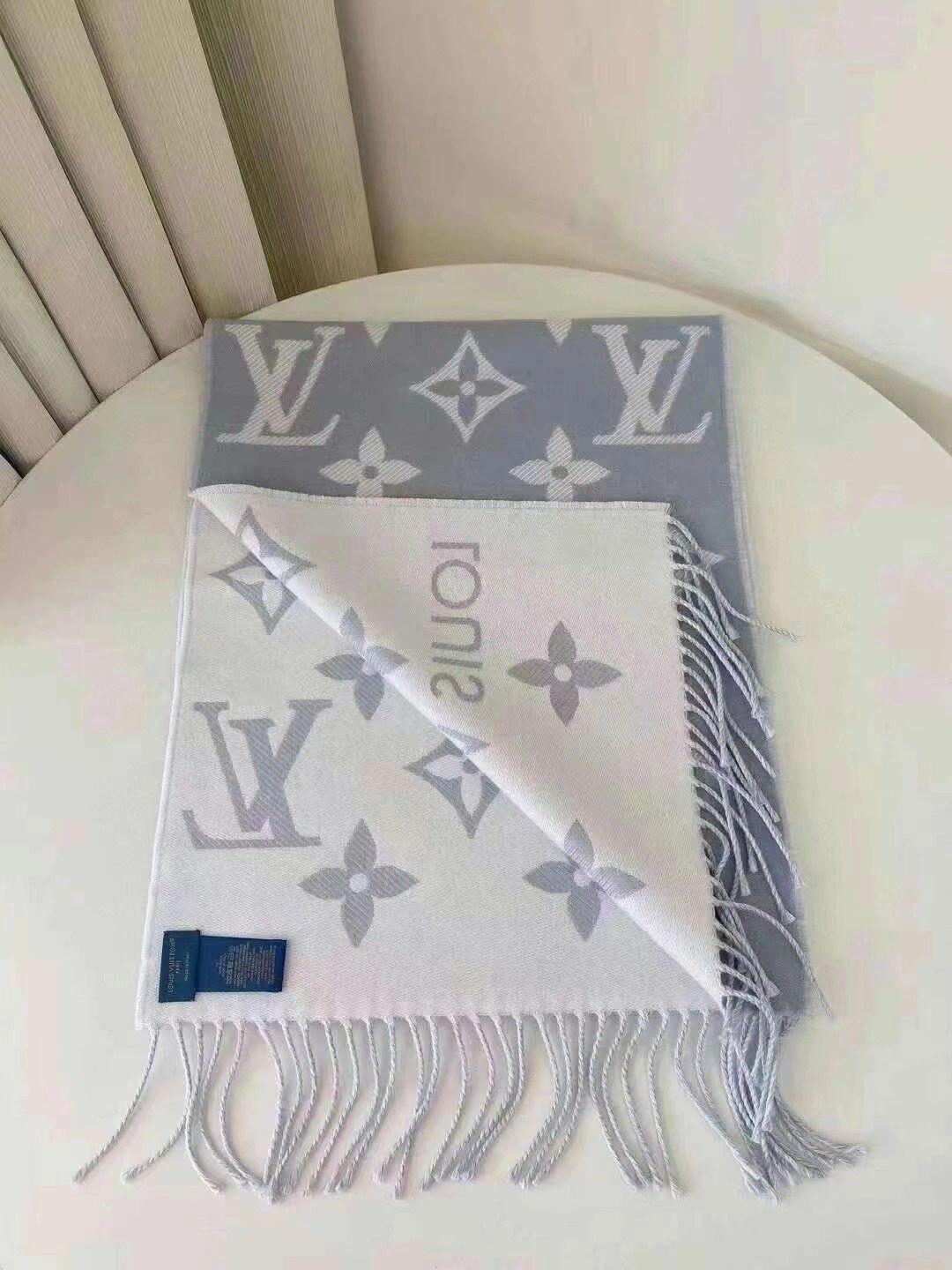l0*is V*t0n scarf