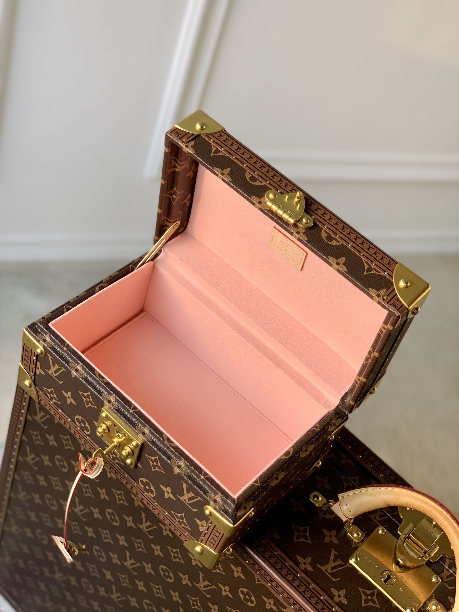 l0*is V*t0n jewelry box-24*13*17cm
