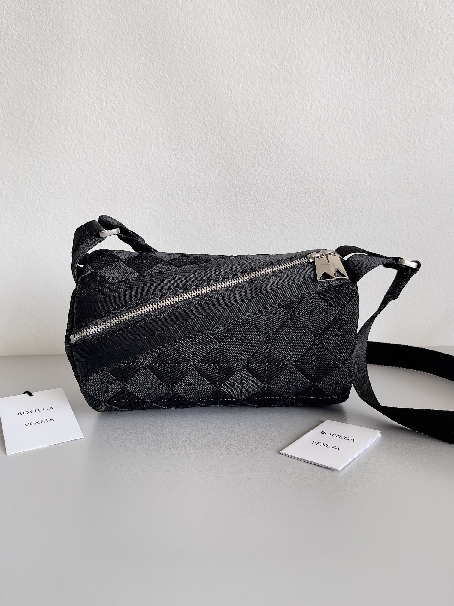b0tte*a Ven*ta webbing crossbody bag-26*15*15cm