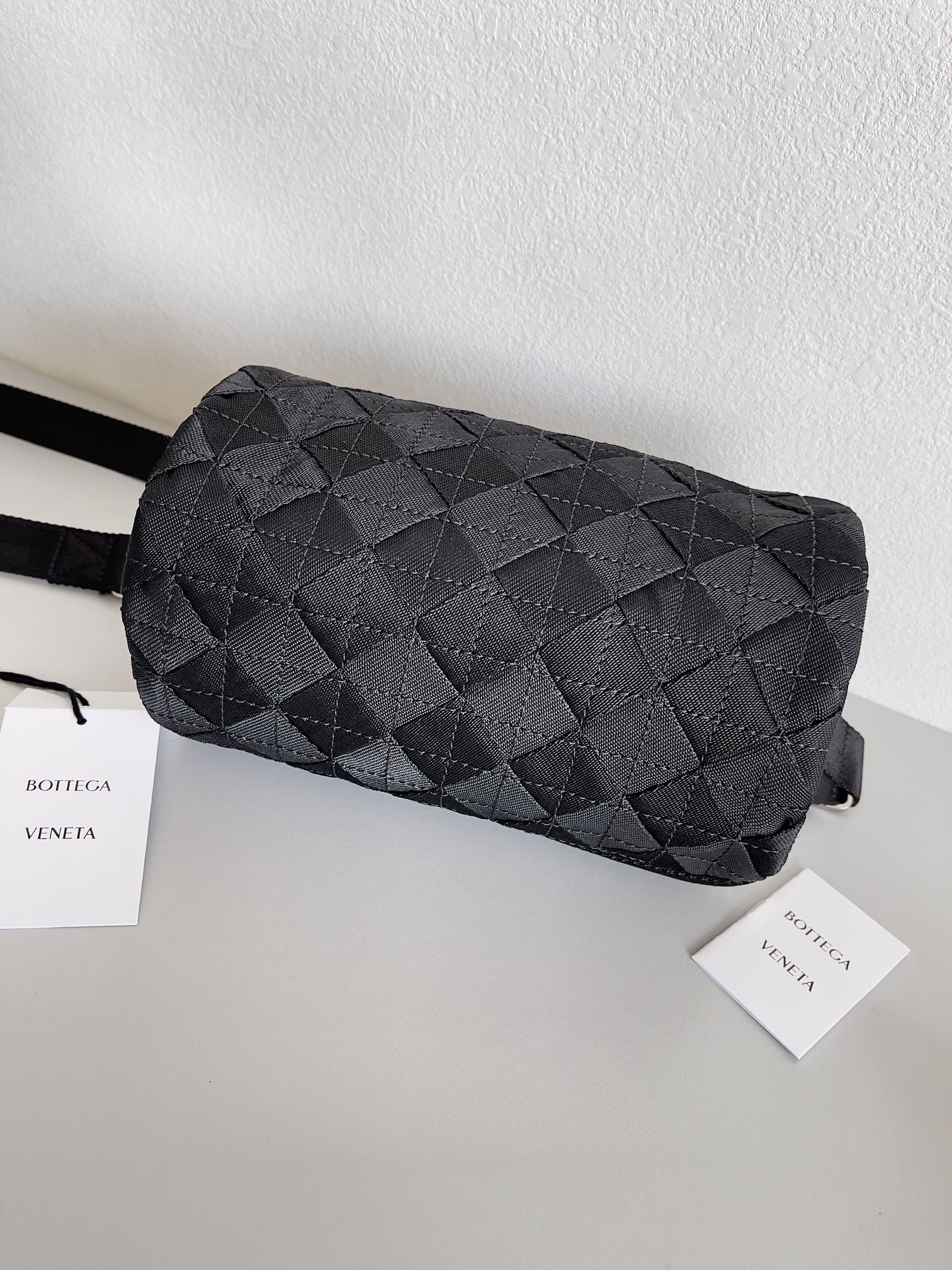 b0tte*a Ven*ta webbing crossbody bag-26*15*15cm