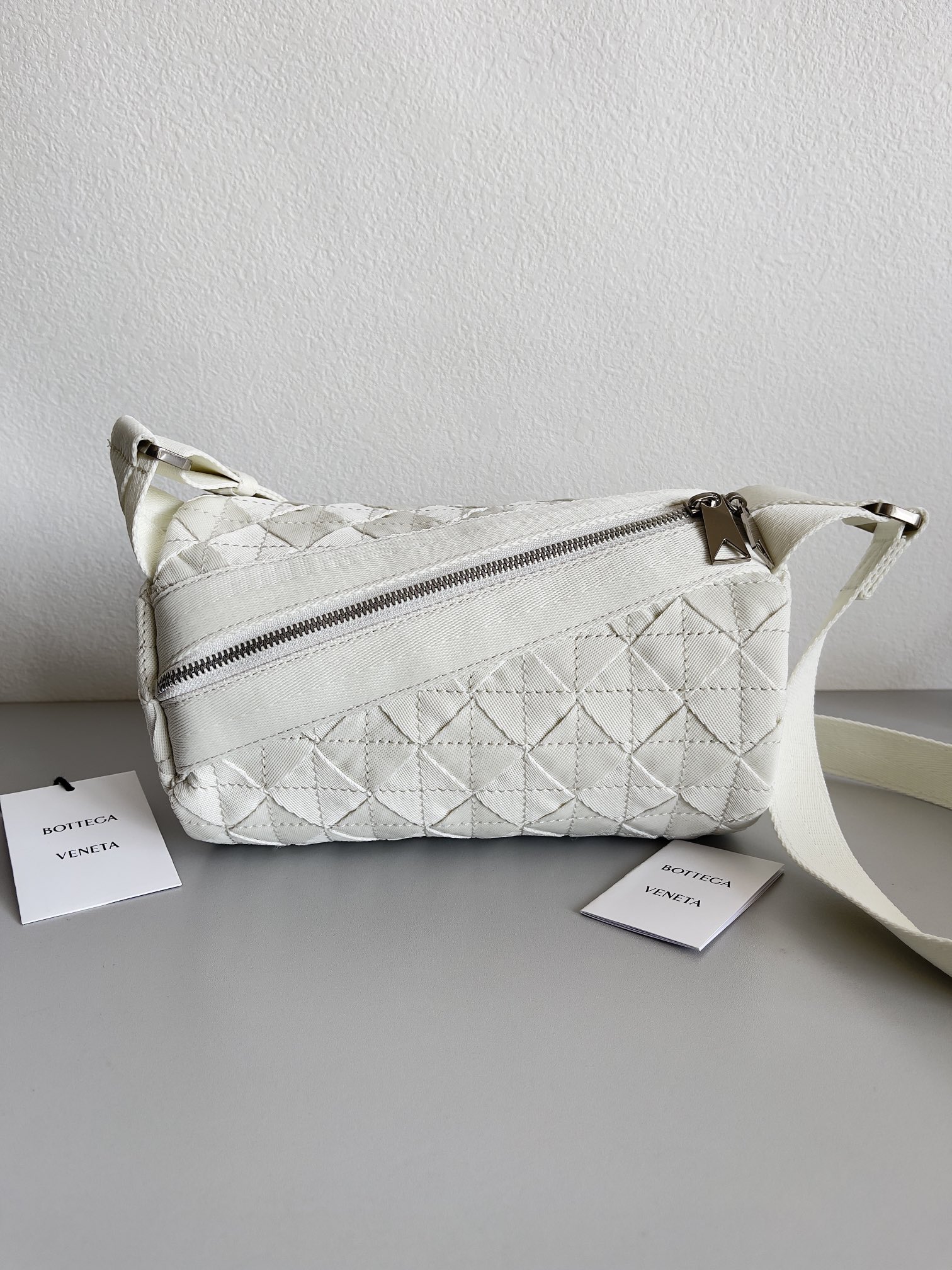 b0tte*a Ven*ta webbing crossbody bag-26*15*15cm