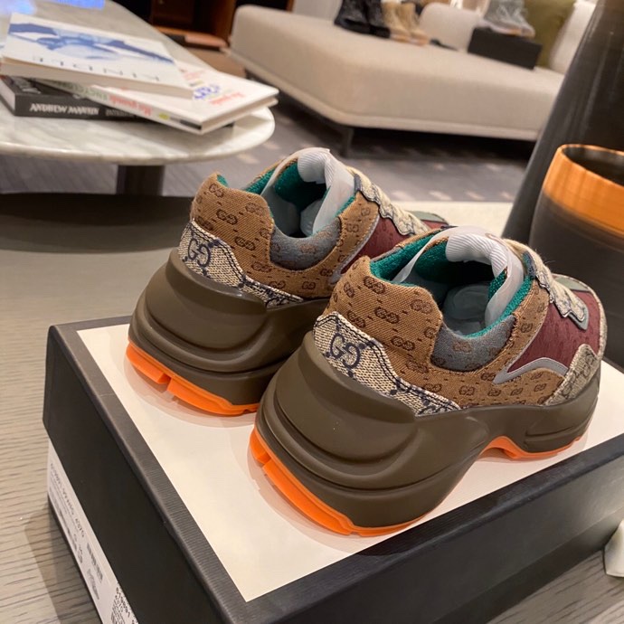 G*u*i sports shoes