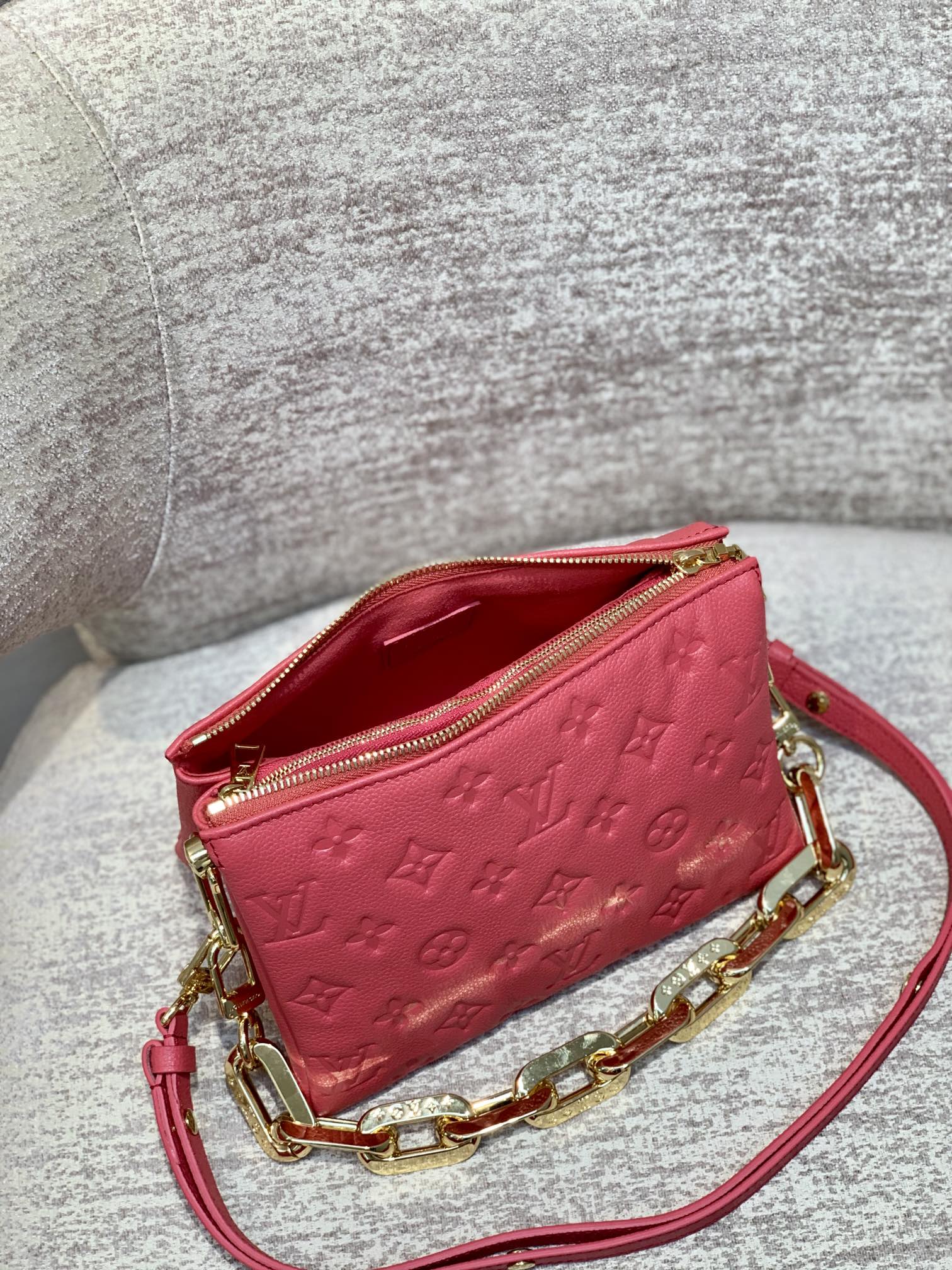 l0*is V*t0n coussin bb bag-21*16*7 cm