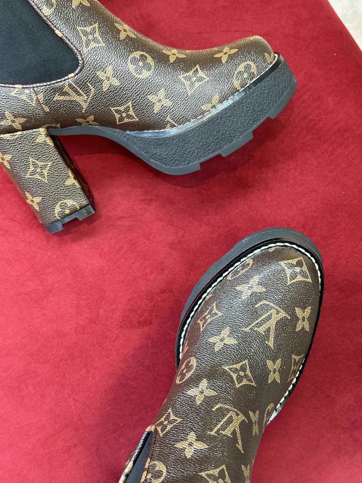 l0*is V*t0n boots
