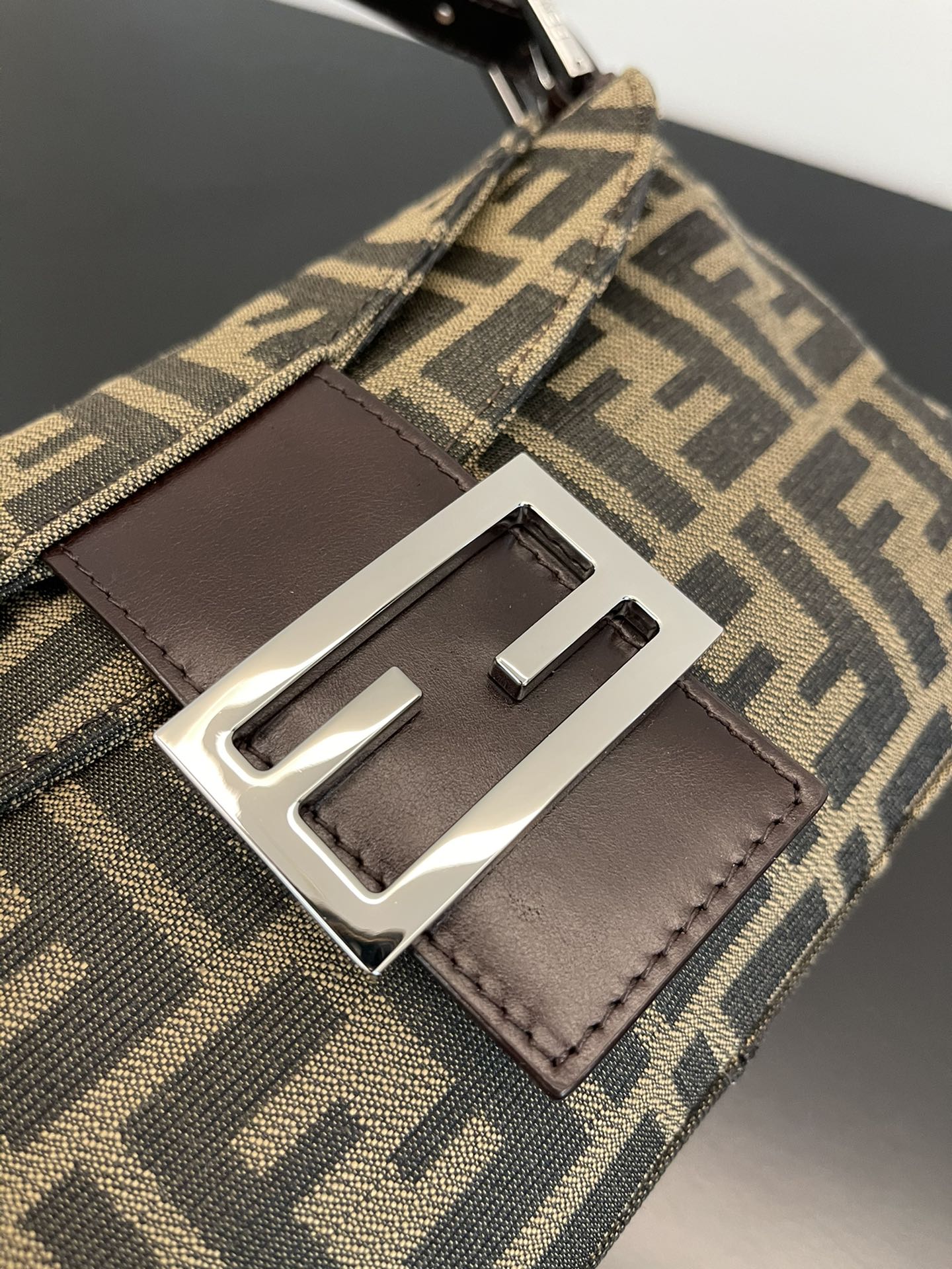 F**di vintage handbags-26x13x8cm