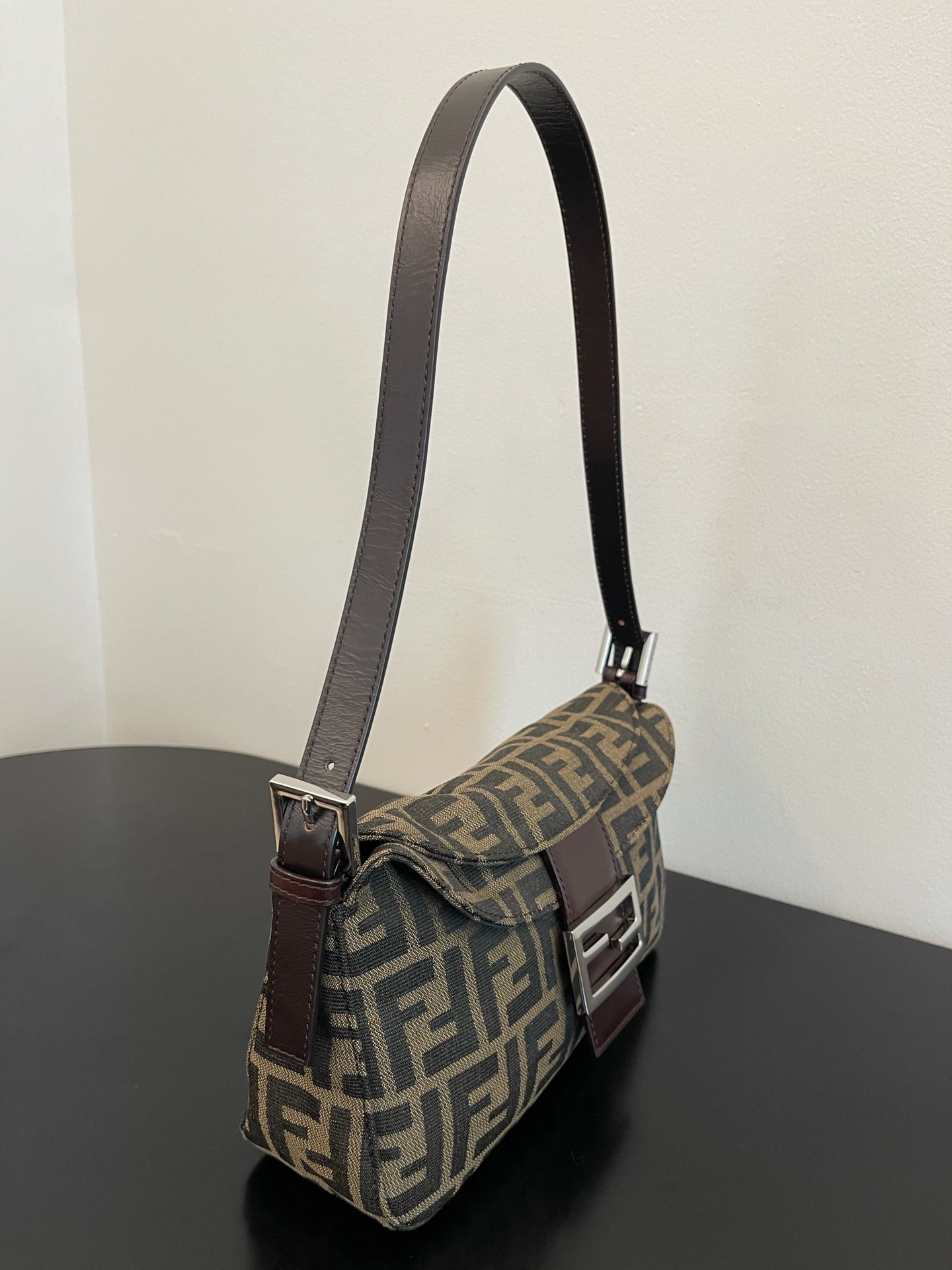F**di vintage handbags-26x13x8cm