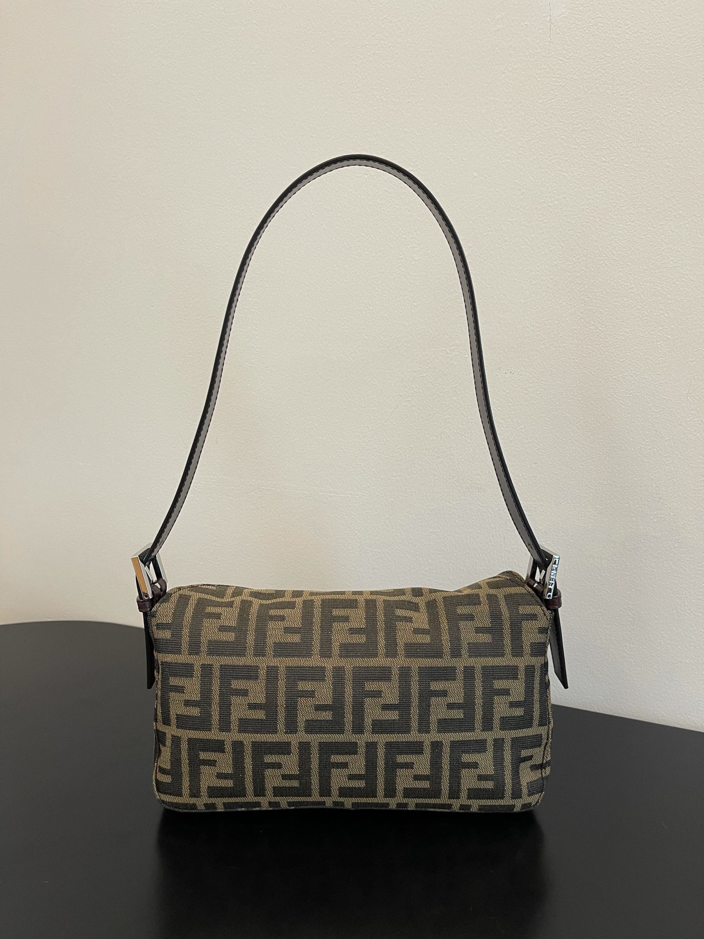 F**di vintage handbags-26x13x8cm